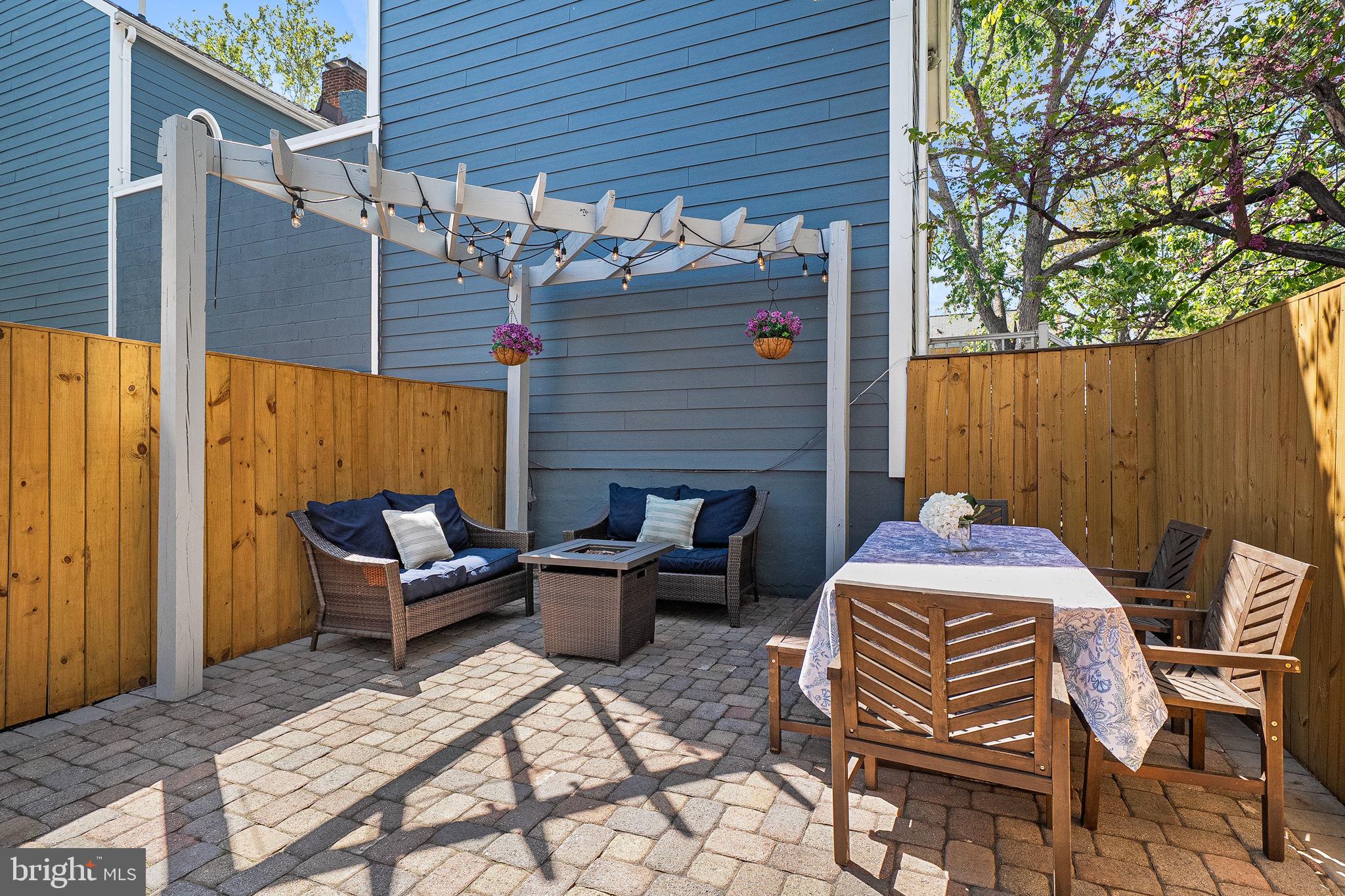 OLD TOWN ALEXANDRIA - Residential