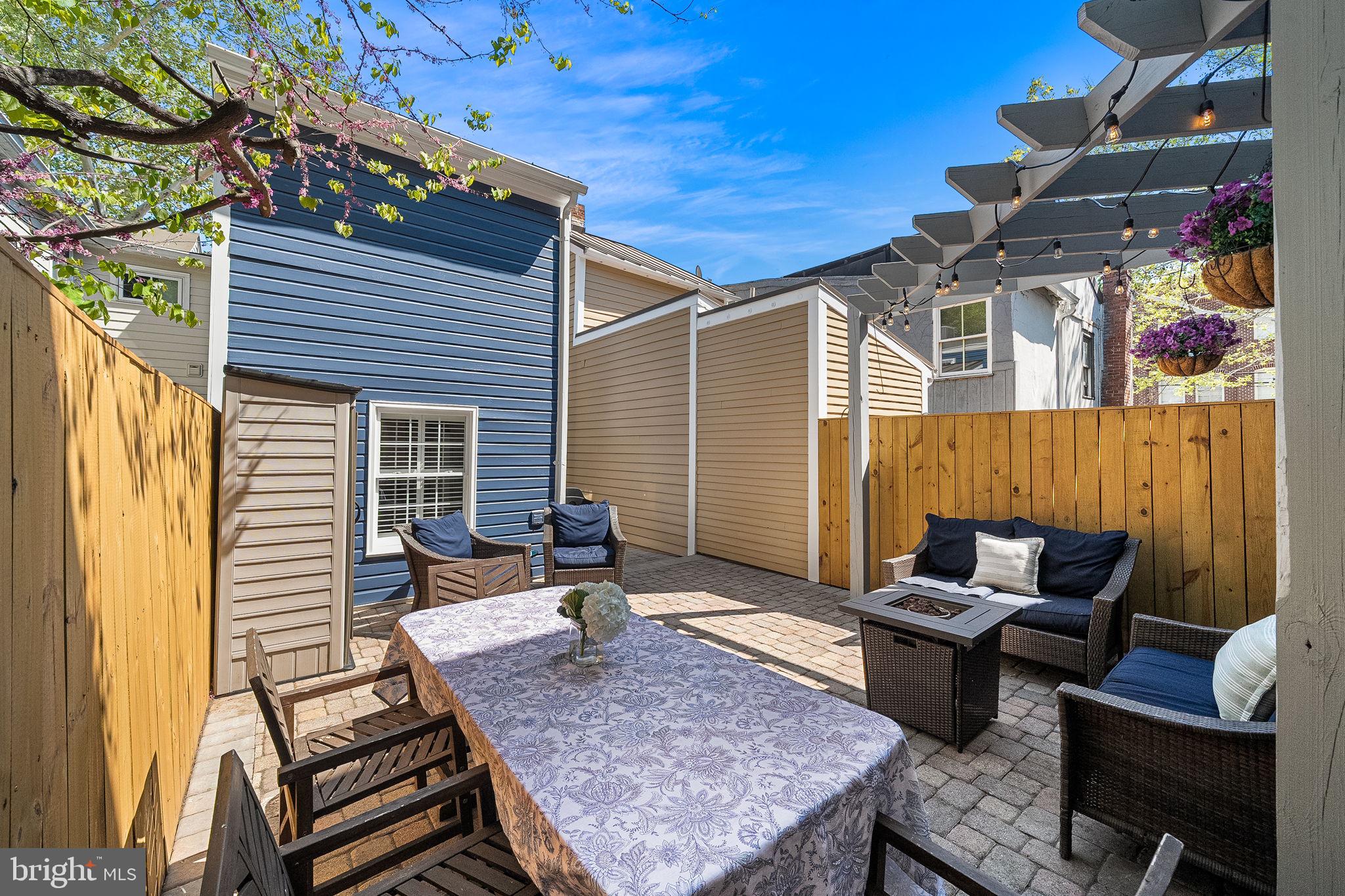 OLD TOWN ALEXANDRIA - Residential