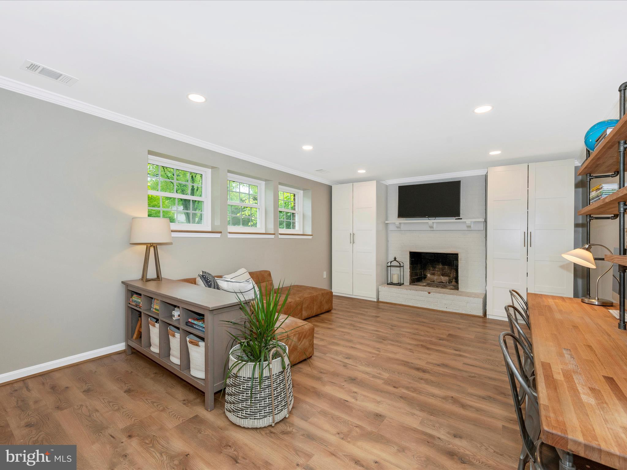 YORK MANOR - Residential