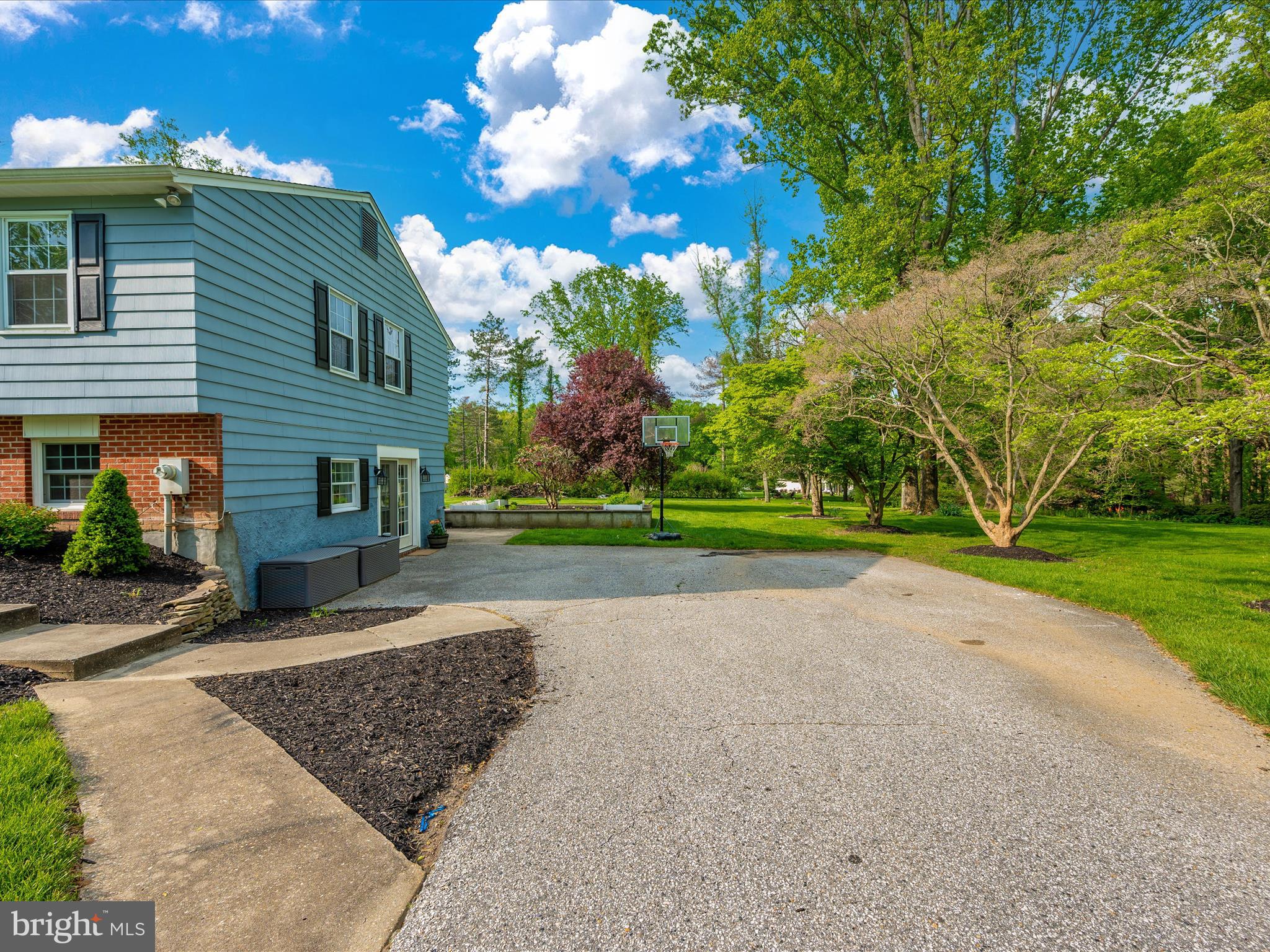 YORK MANOR - Residential