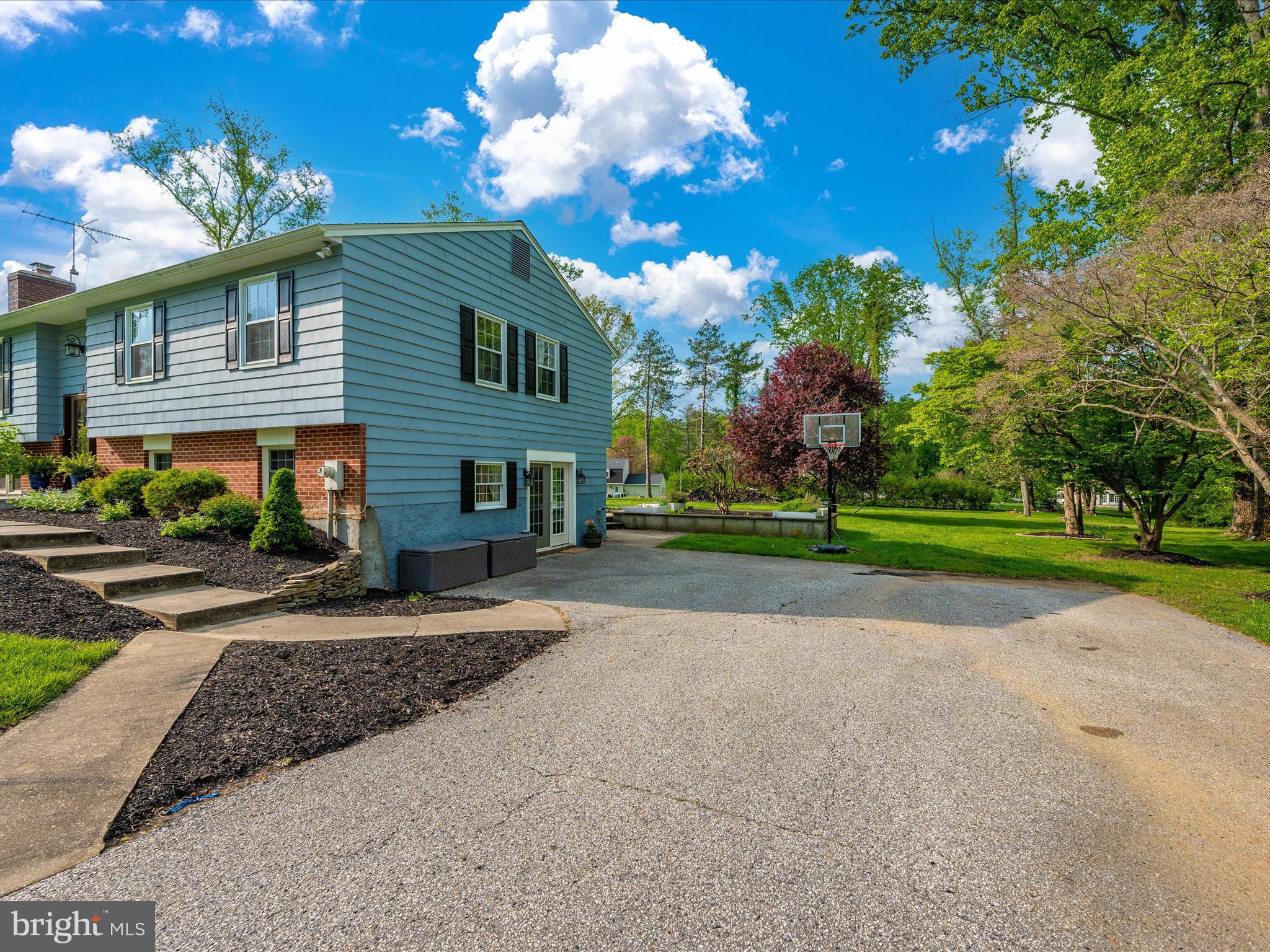 YORK MANOR - Residential