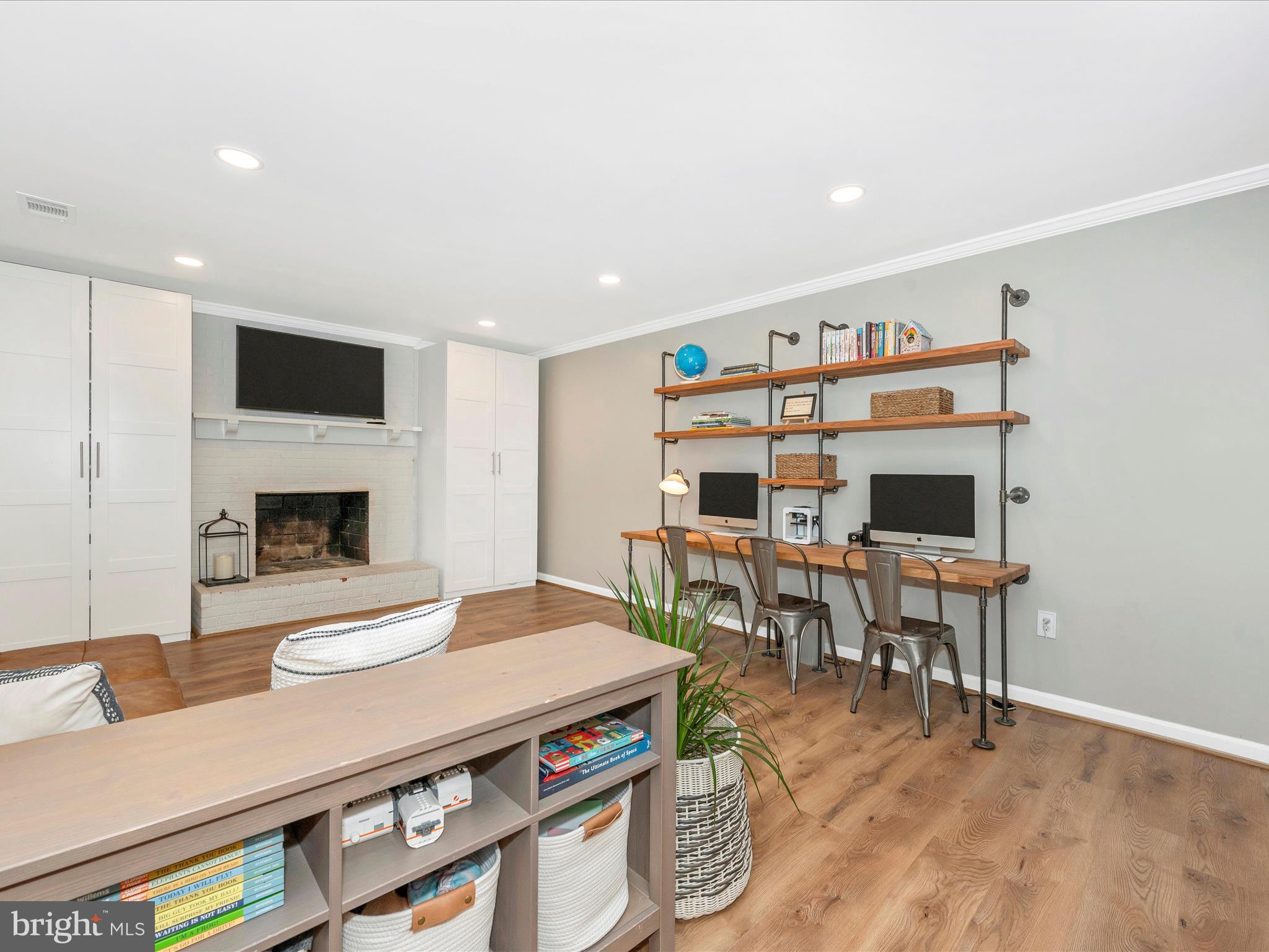 YORK MANOR - Residential