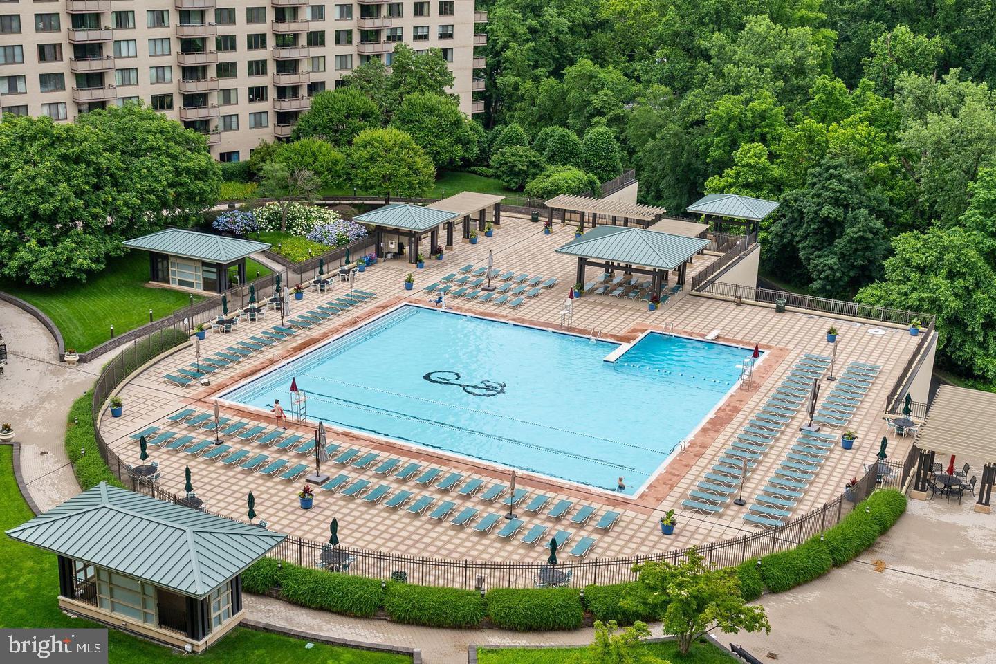 PROMENADE TOWERS - Residential Lease