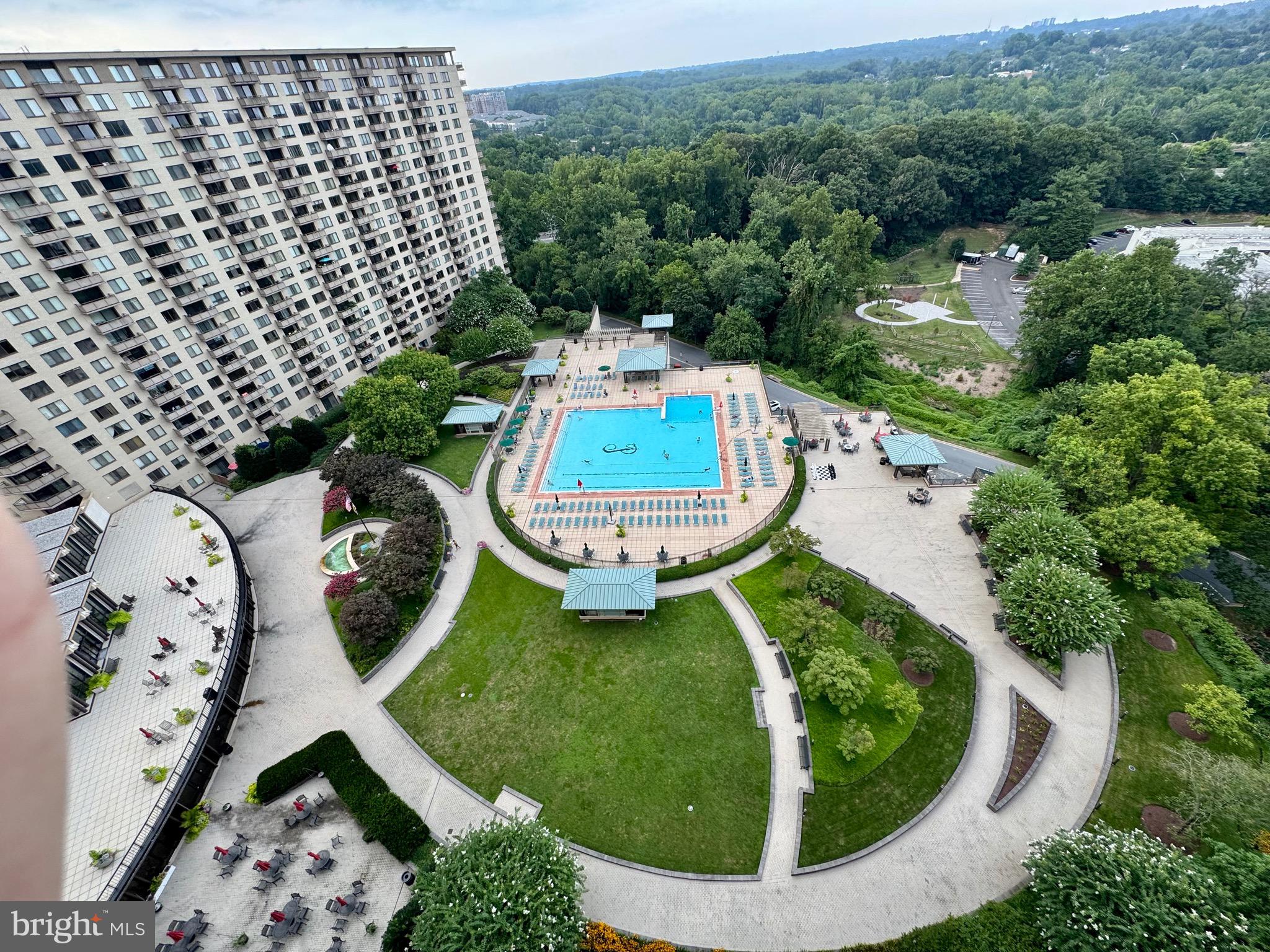 PROMENADE TOWERS - Residential Lease