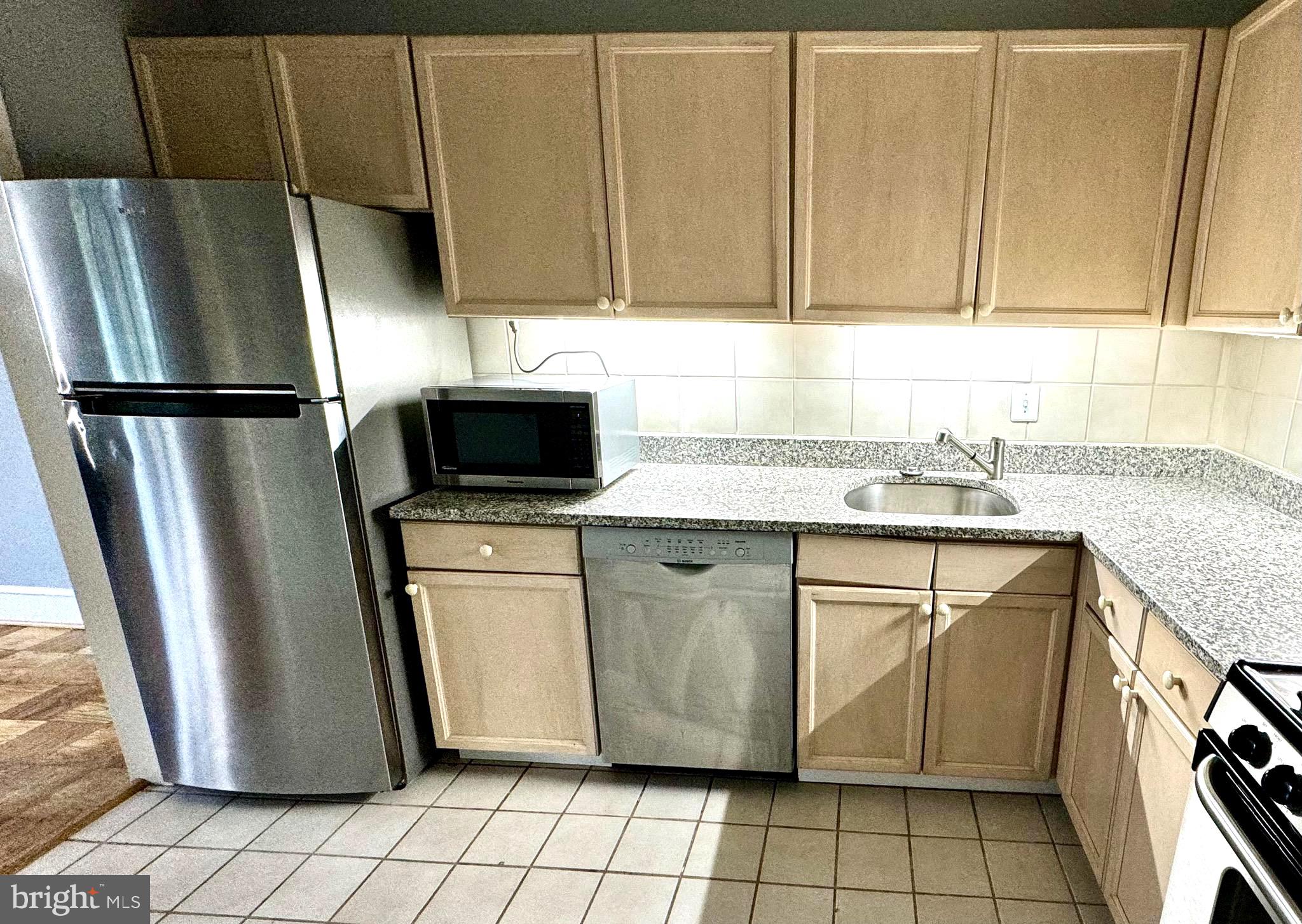 PROMENADE TOWERS - Residential Lease