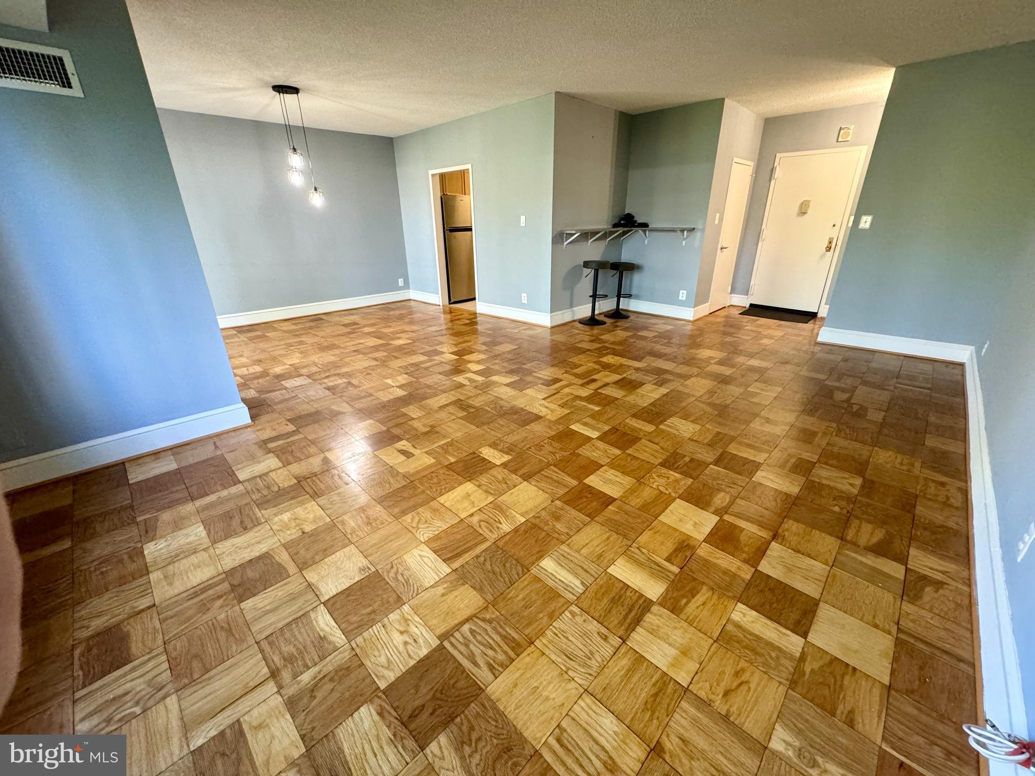 PROMENADE TOWERS - Residential Lease