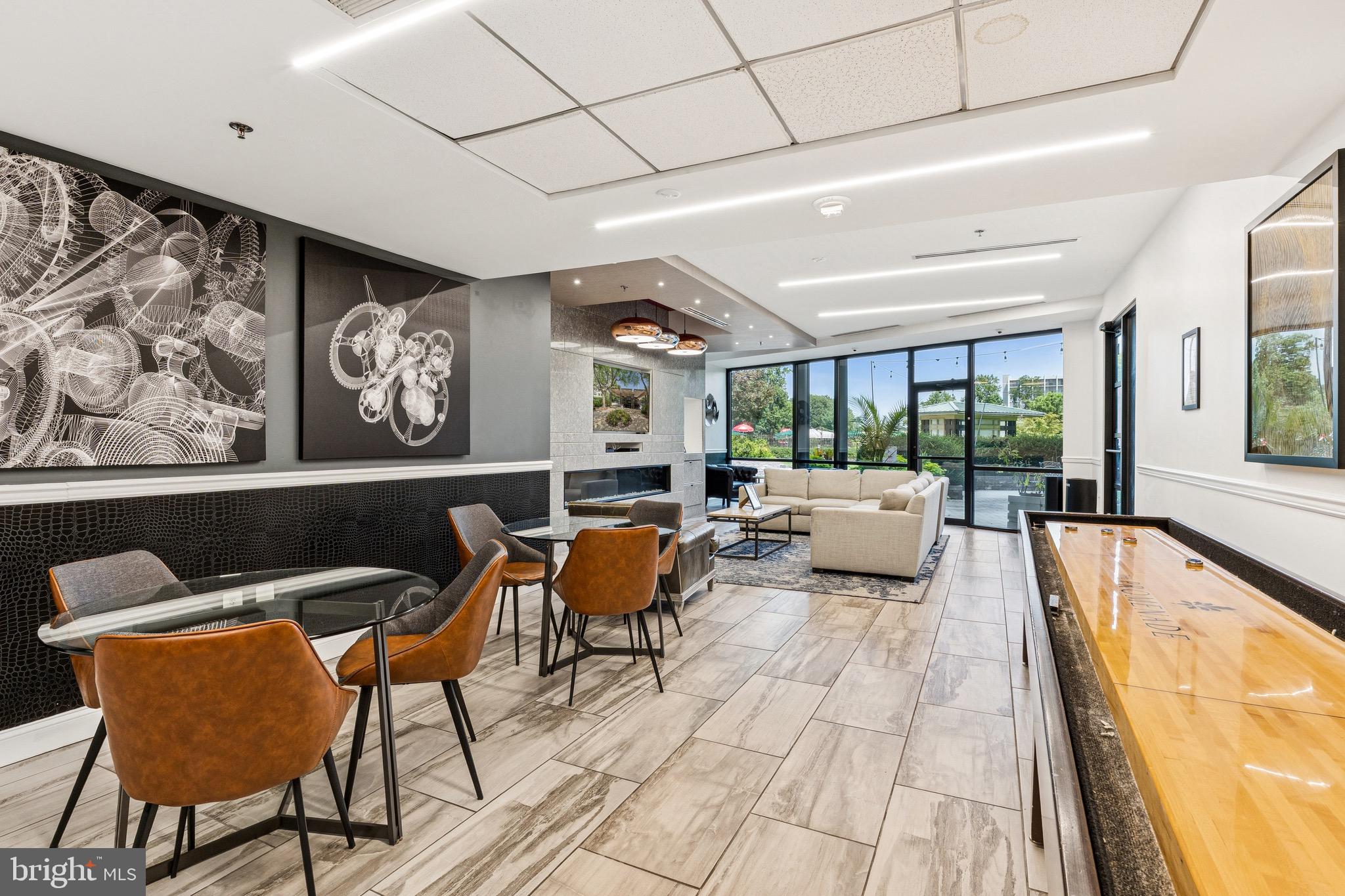 PROMENADE TOWERS - Residential Lease