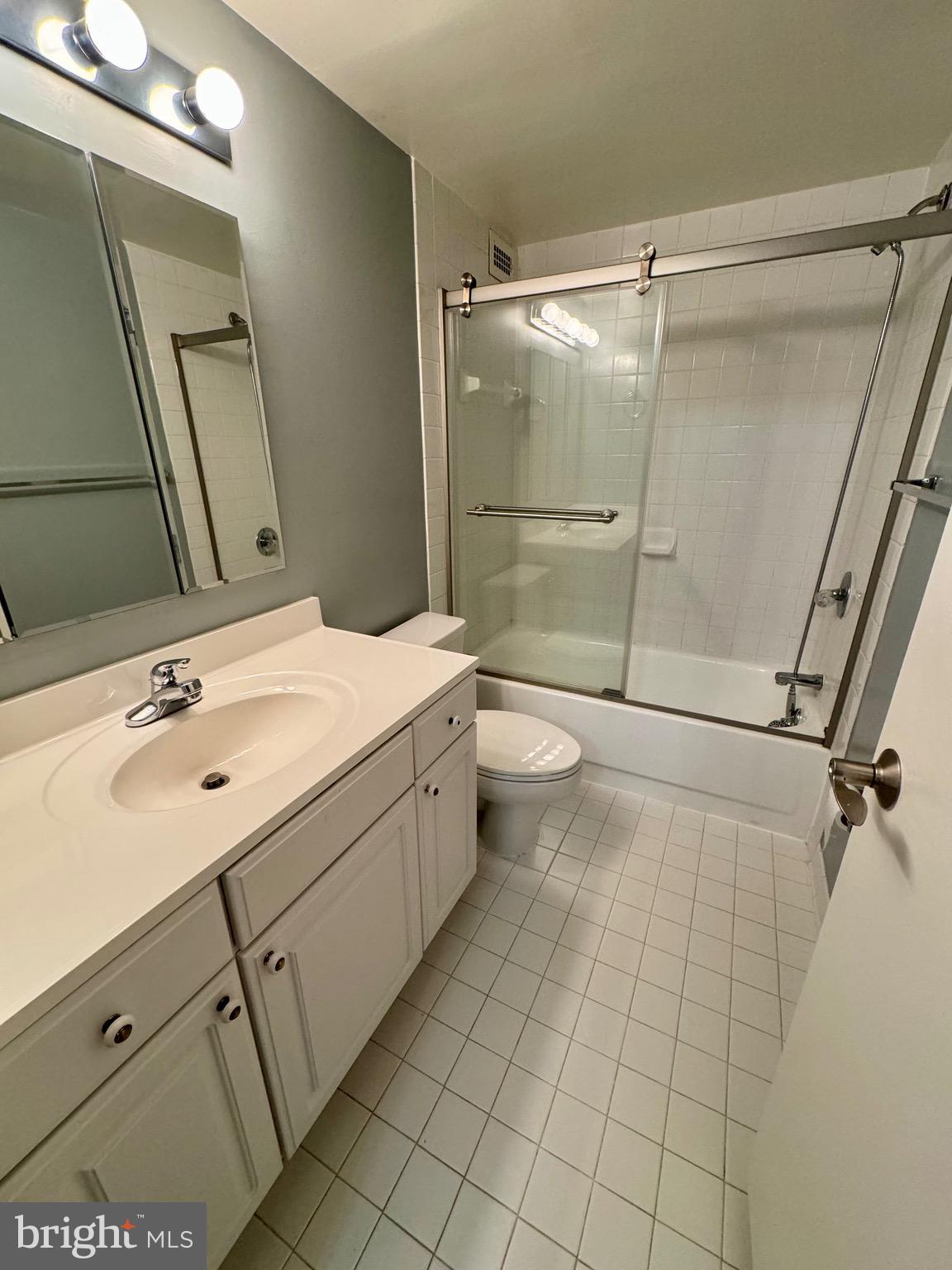 PROMENADE TOWERS - Residential Lease