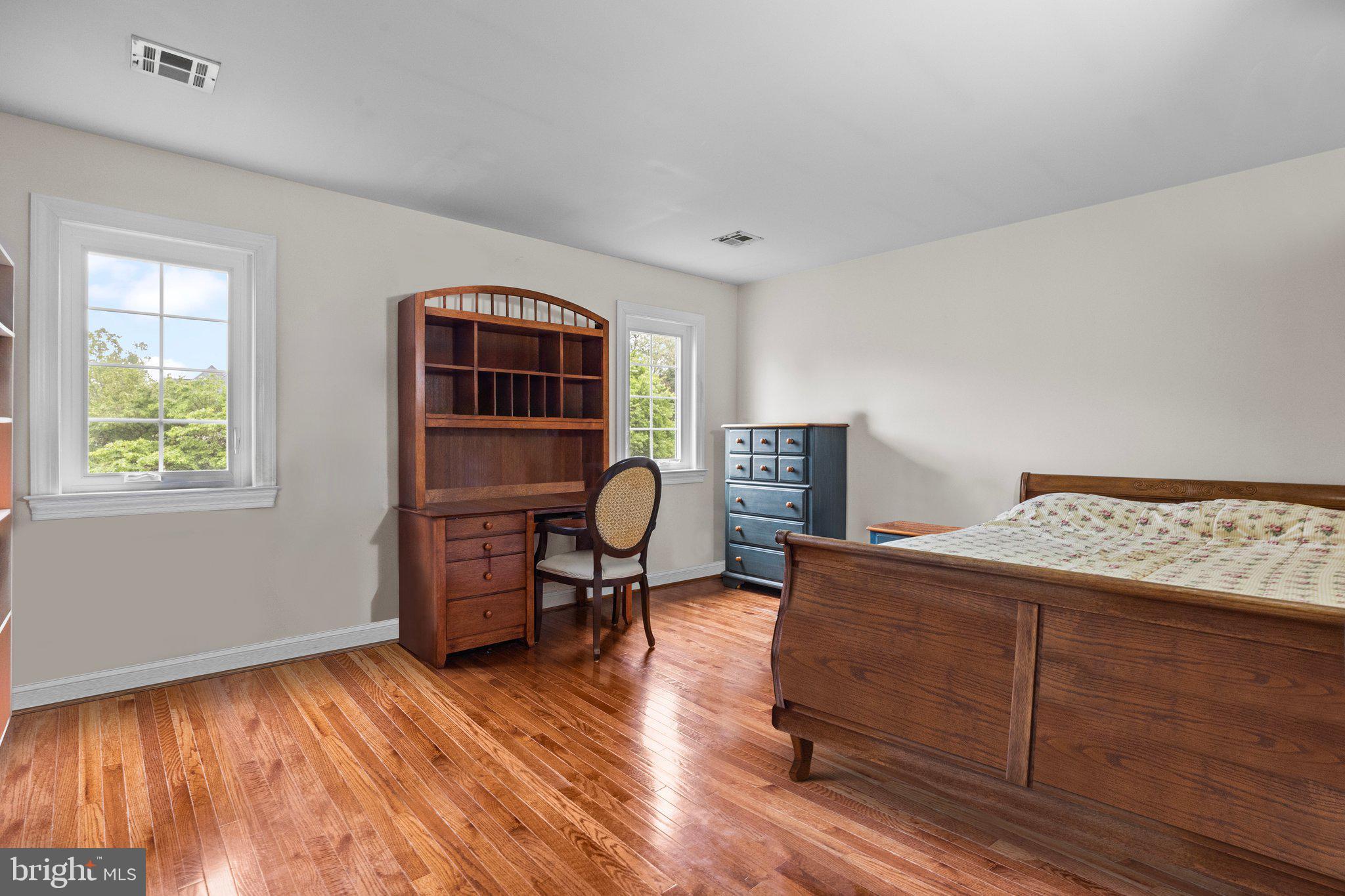 VILLAGE BLACKSHIRE - Residential