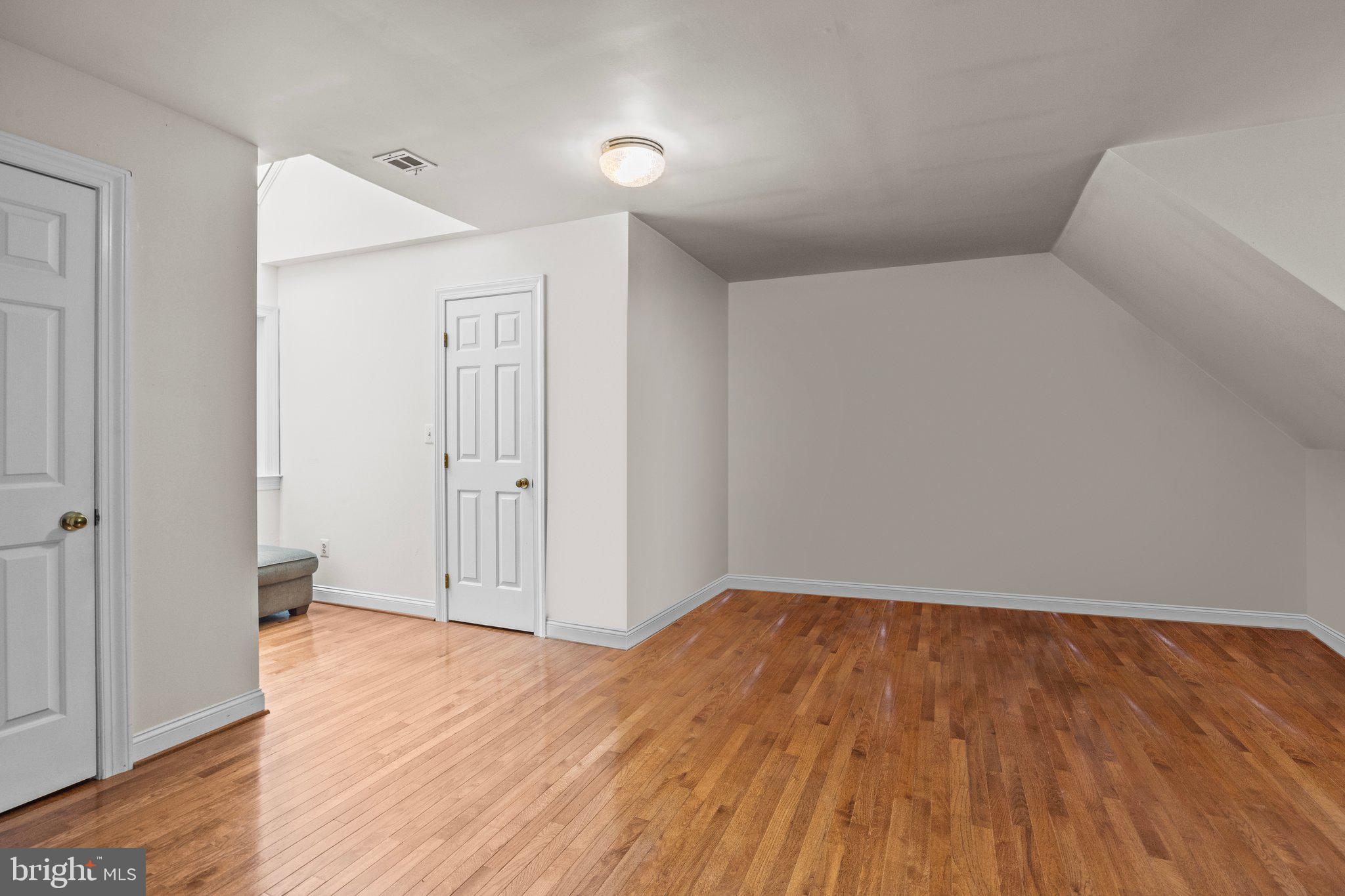 VILLAGE BLACKSHIRE - Residential