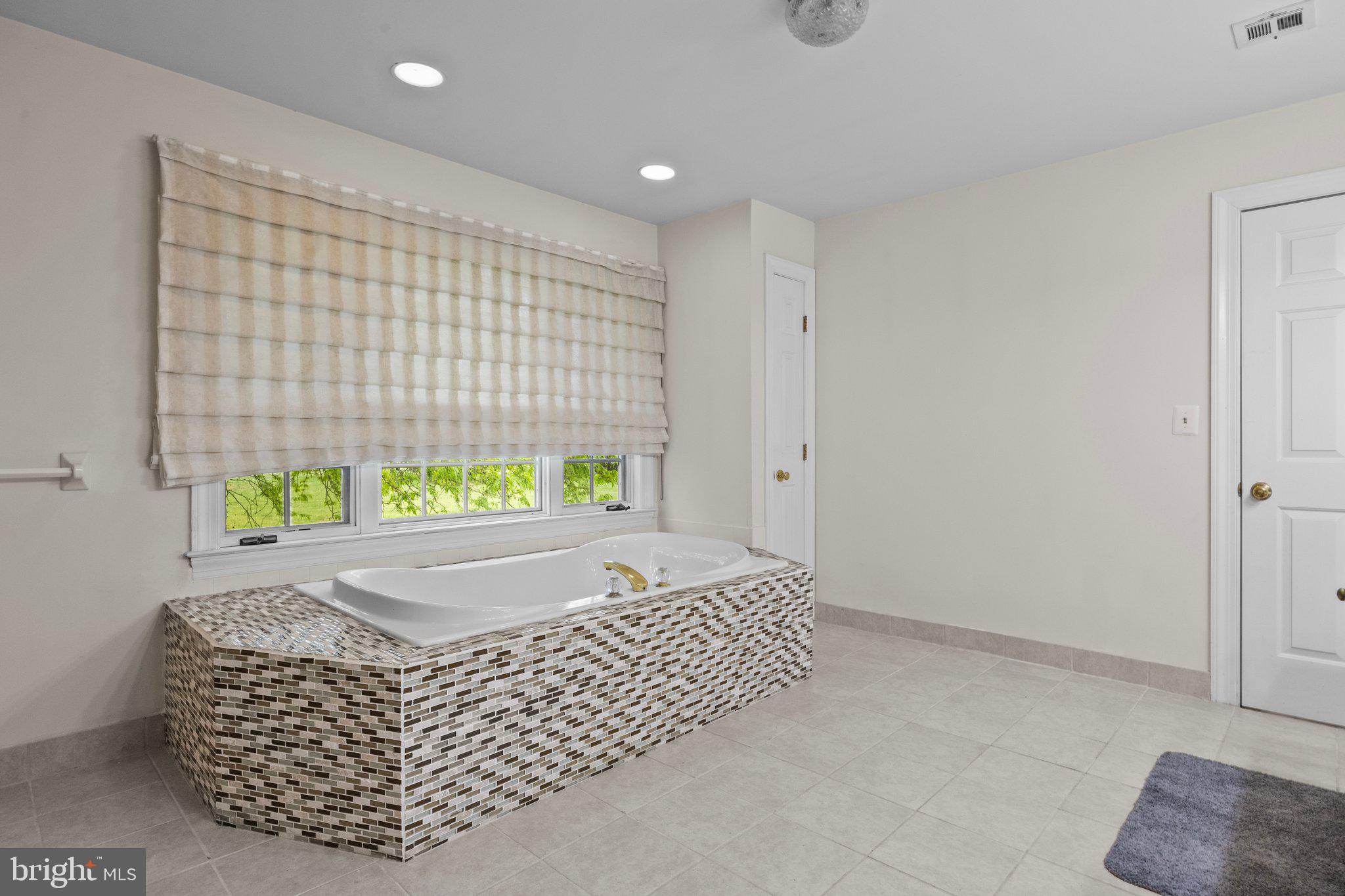 VILLAGE BLACKSHIRE - Residential