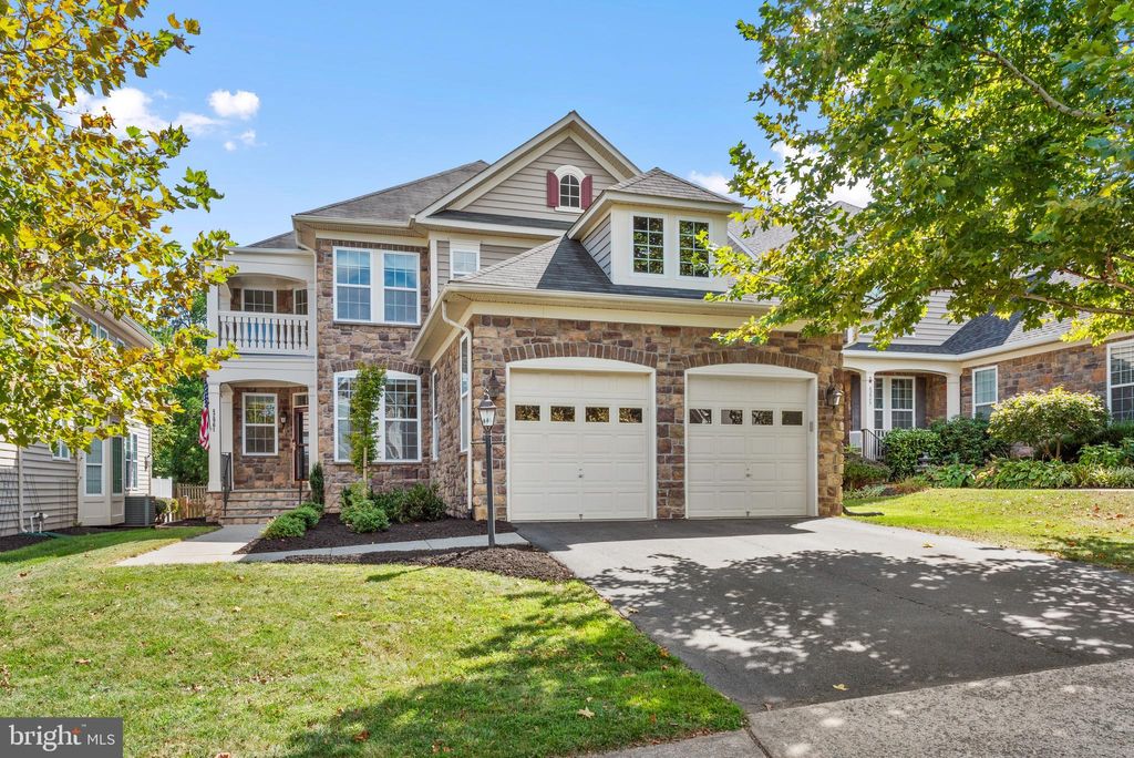 Photo of 42961 Thornblade Circle, BROADLANDS, VA 20148 (MLS # VALO2115046)