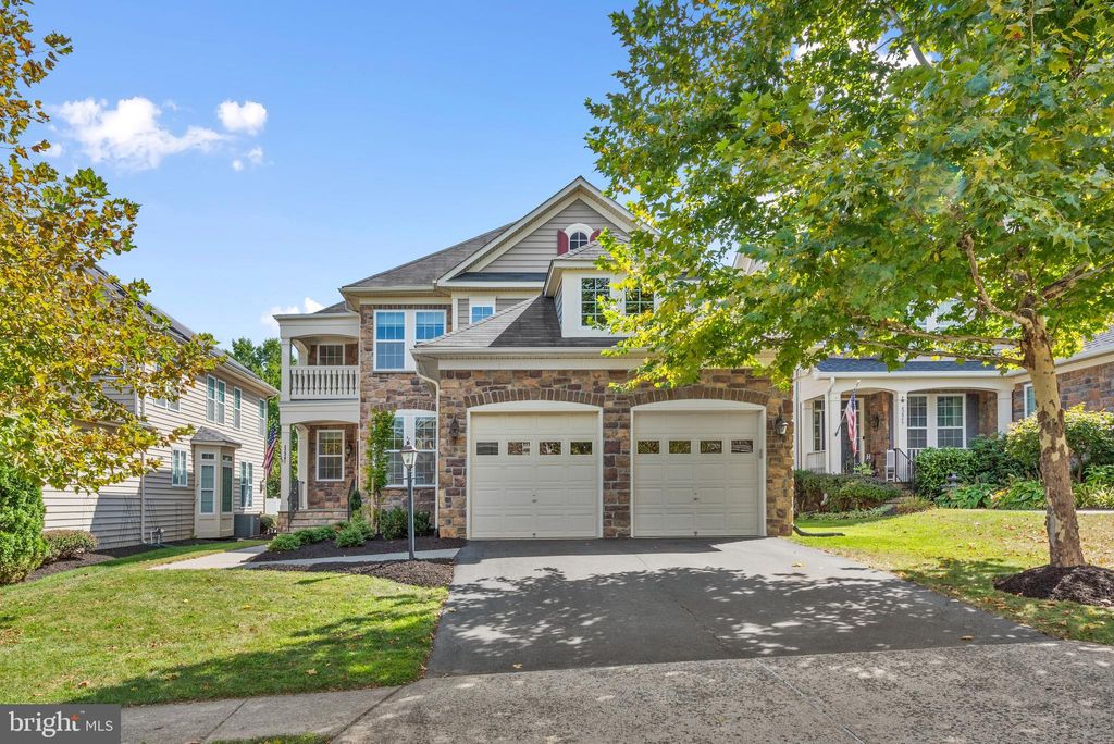 Photo of 42961 Thornblade Circle, BROADLANDS, VA 20148 (MLS # VALO2115046)