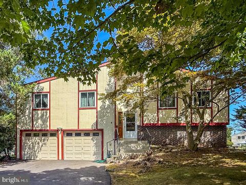 Homes For Sale - 4 Donner Court<br/> MONMOUTH JUNCTION, NJ 08852