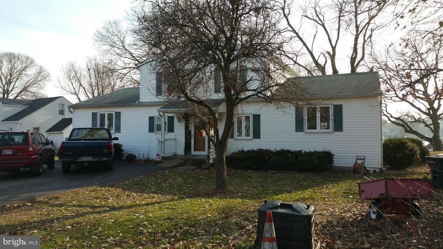 Over 1/2 Acre lot - 70 Ft on the Bodkin - Pier with lift - Remodeled in 2000 - Large Country Kitchen w/breakfast bar - walk-in Pantry and nice waterview - Huge MBR suite w/2 walk-in Closets - waterview, and Bath w/walk-in shower  - Enclosed waterfront porch - Beautiful waterfront Lot - Always a breeze, good crabbing - quick boat ride to waterfront restaurant and also to the Bay.