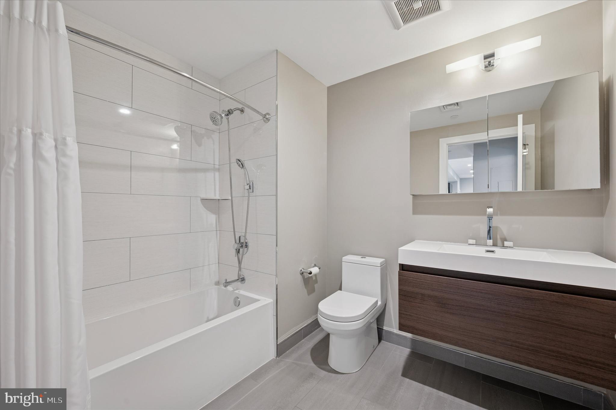 WASHINGTON SQ WEST - Residential