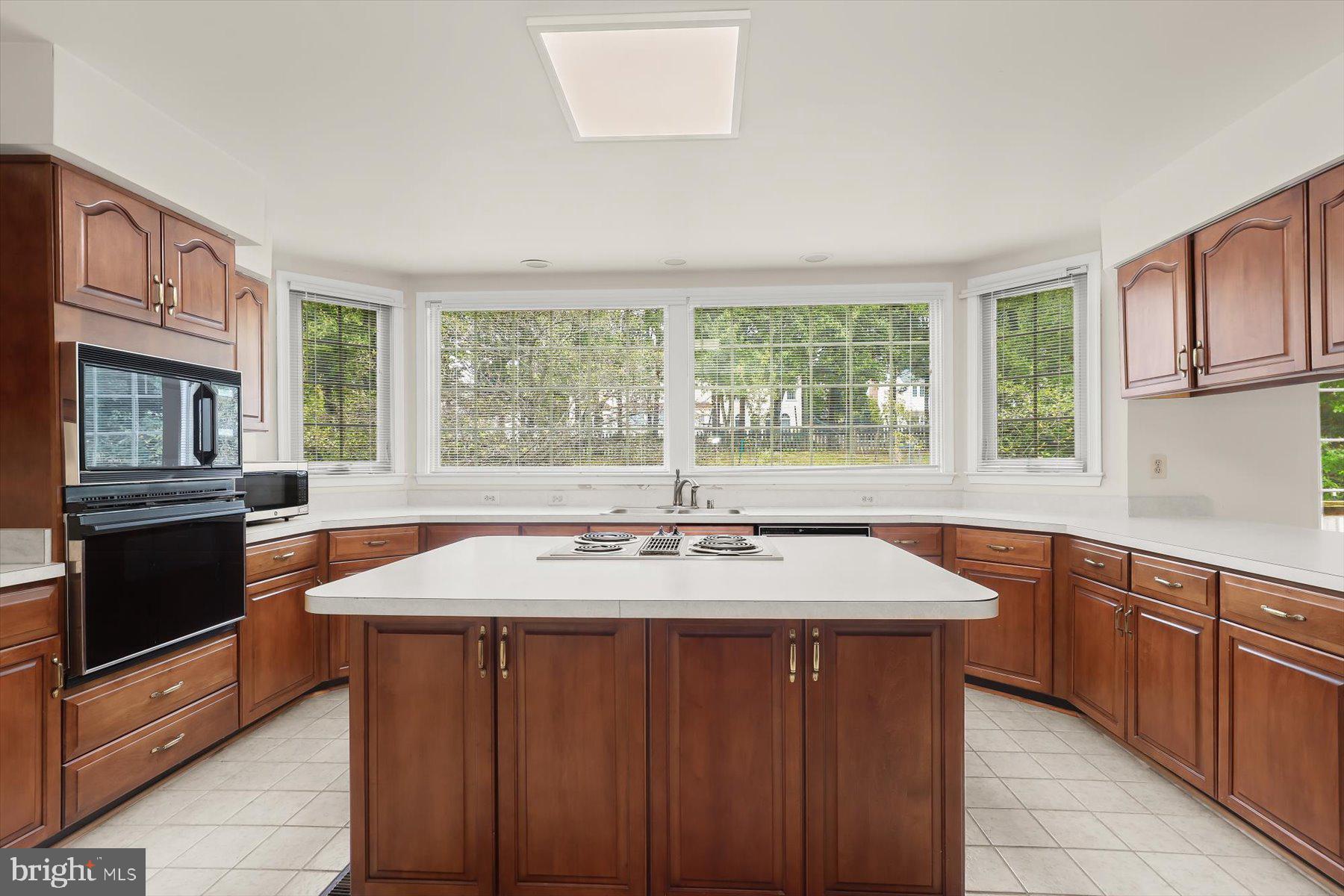 BURLEIGH MANOR - Residential