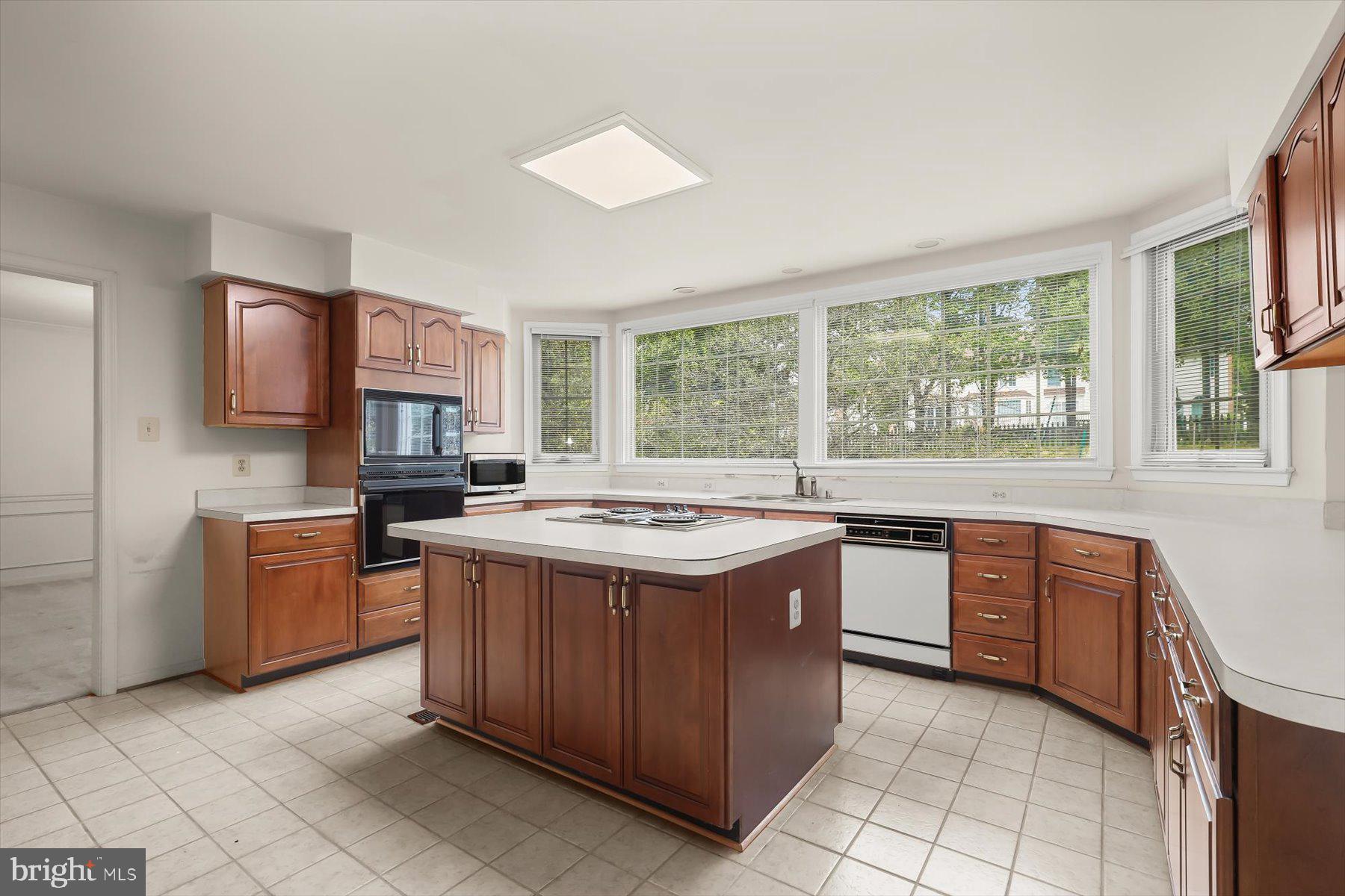 BURLEIGH MANOR - Residential