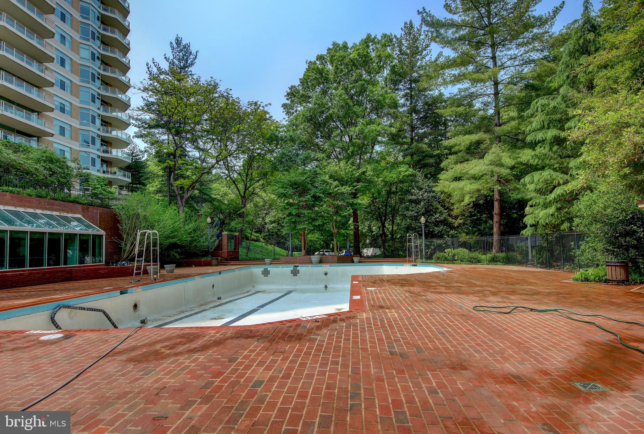 SOMERSET HOUSE - Residential