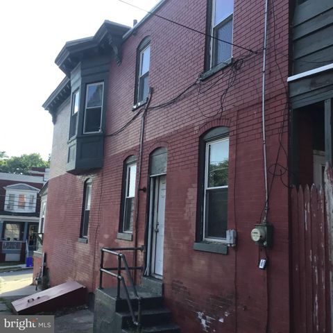 Townhouse For Sale - 467 Crescent Street<br/> HARRISBURG, PA 17104