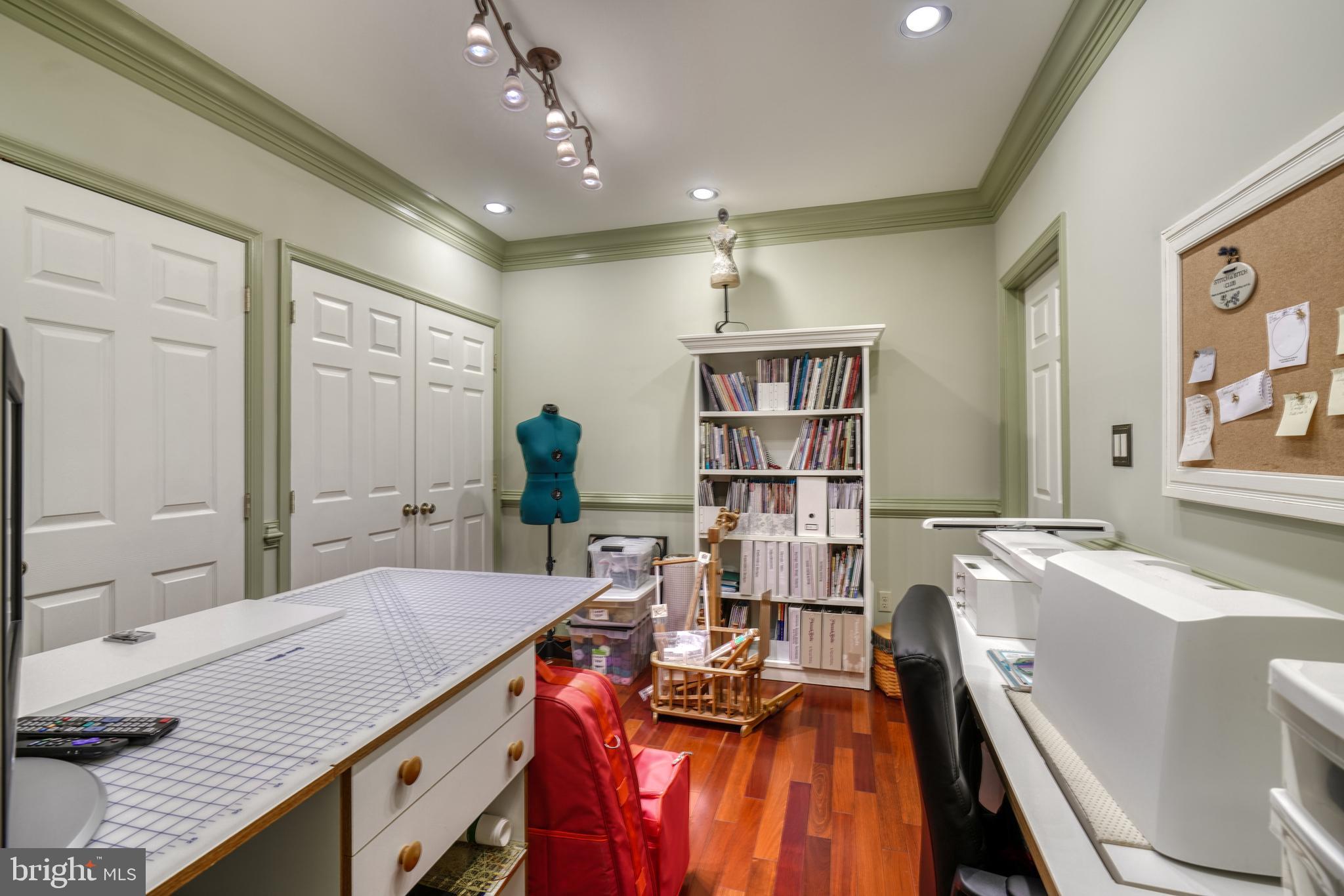 FOXWAY TERR - Residential