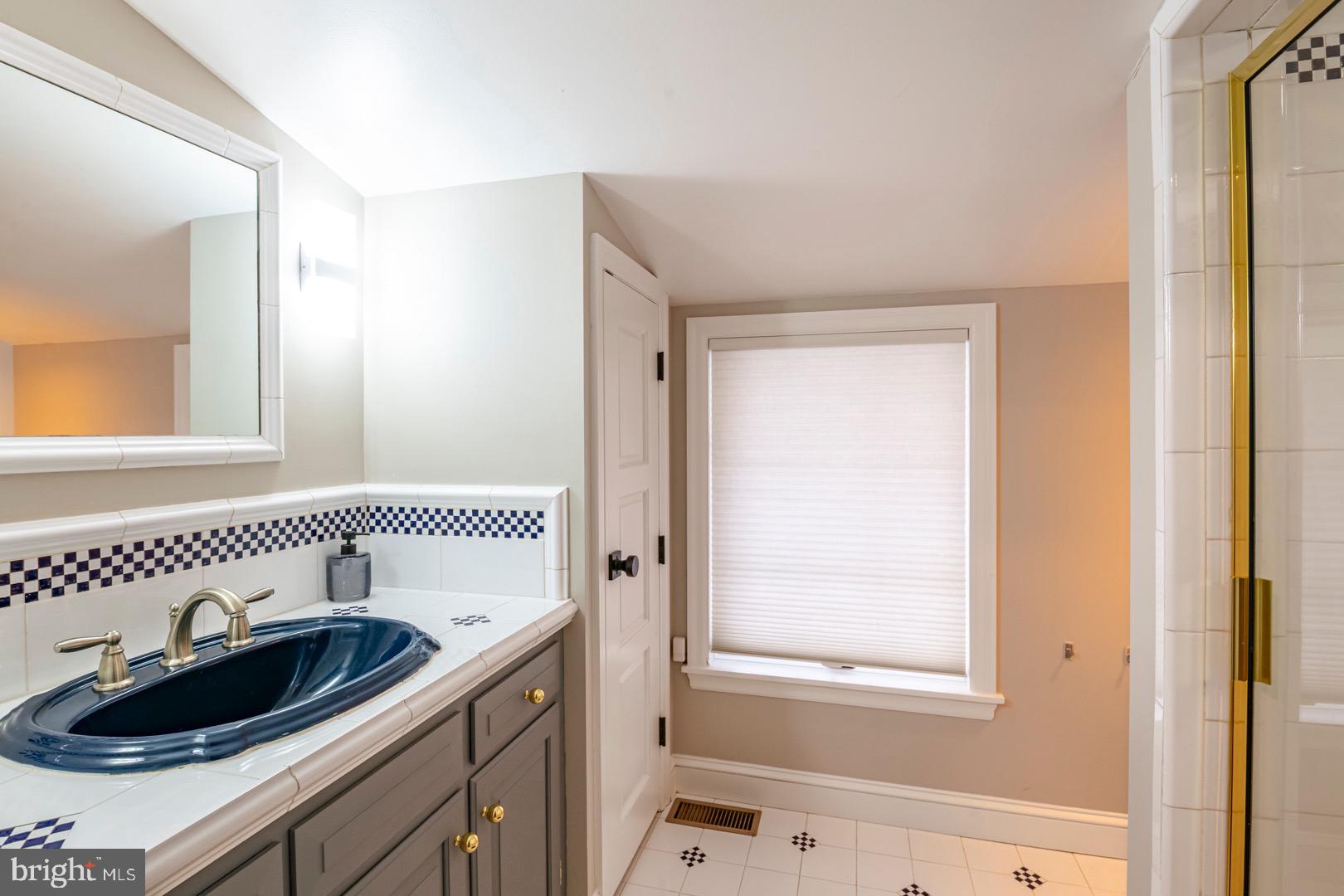 BIRDLAND - Residential