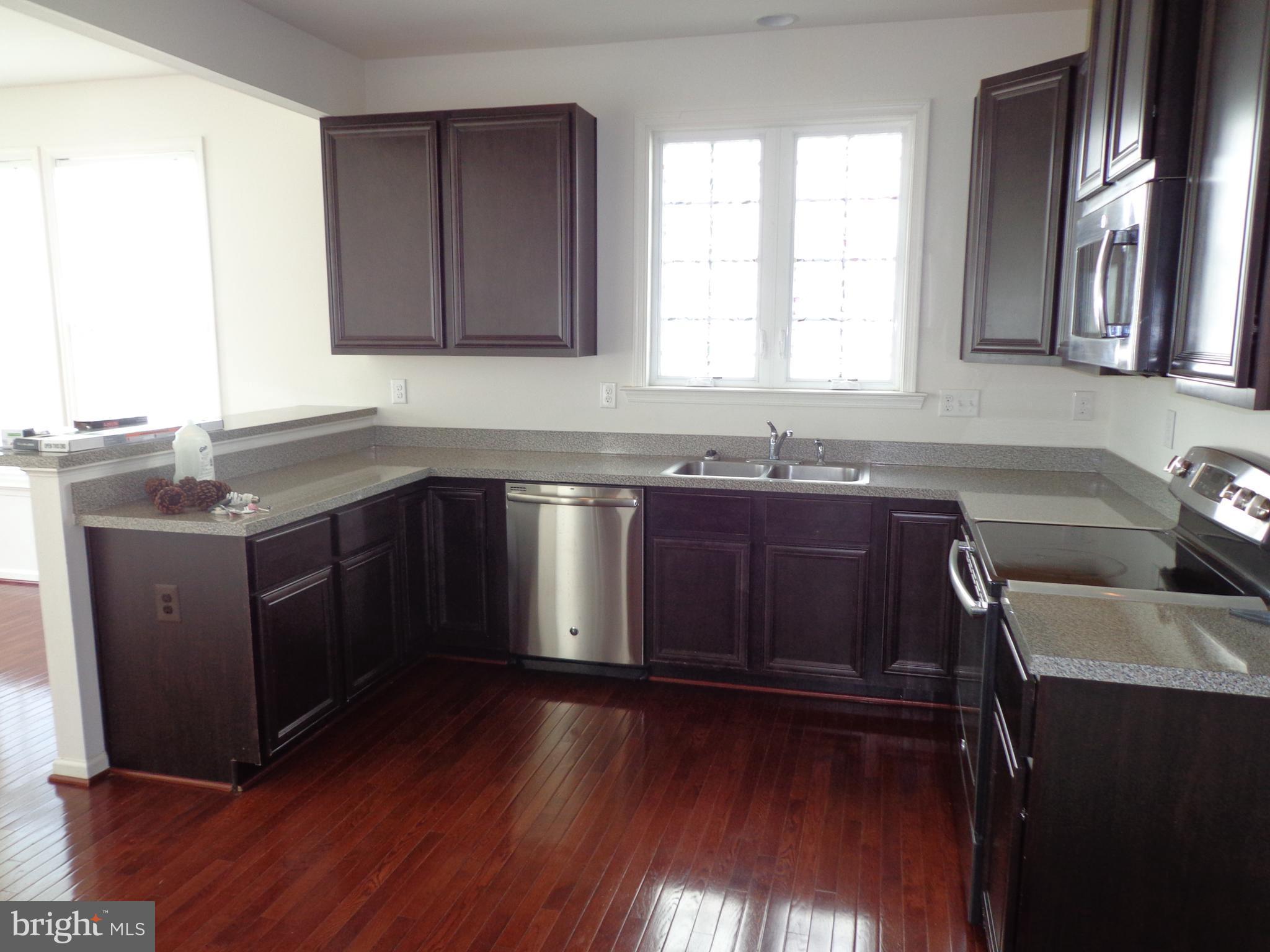 LAKELAND PLACE - Residential Lease