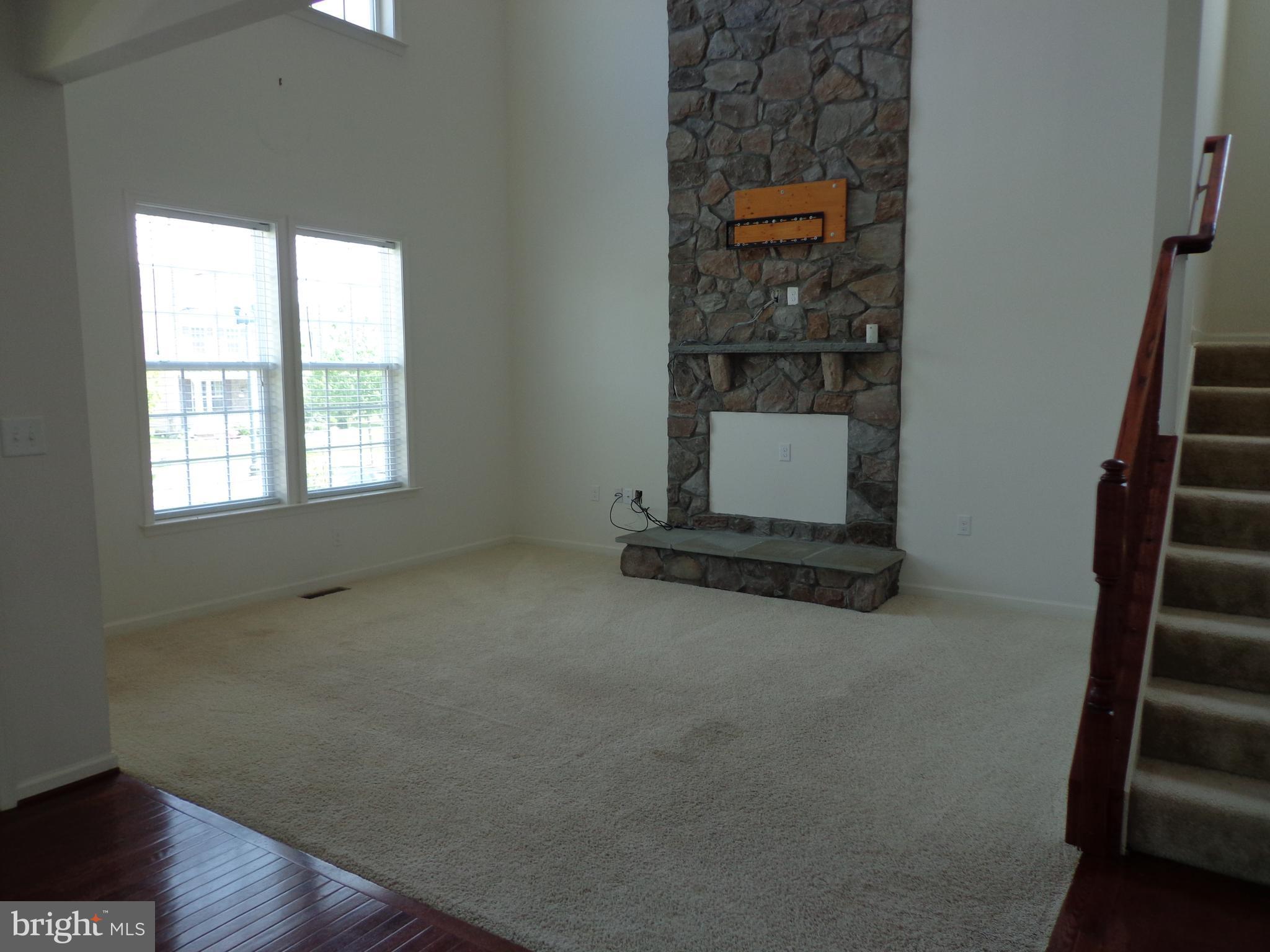 LAKELAND PLACE - Residential Lease