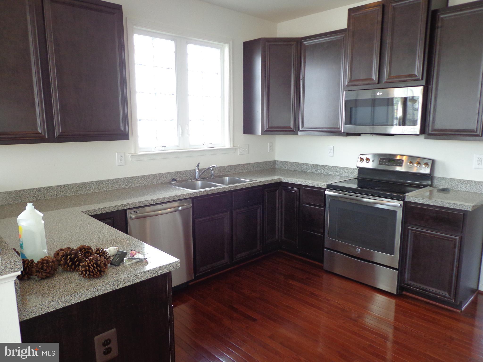 LAKELAND PLACE - Residential Lease