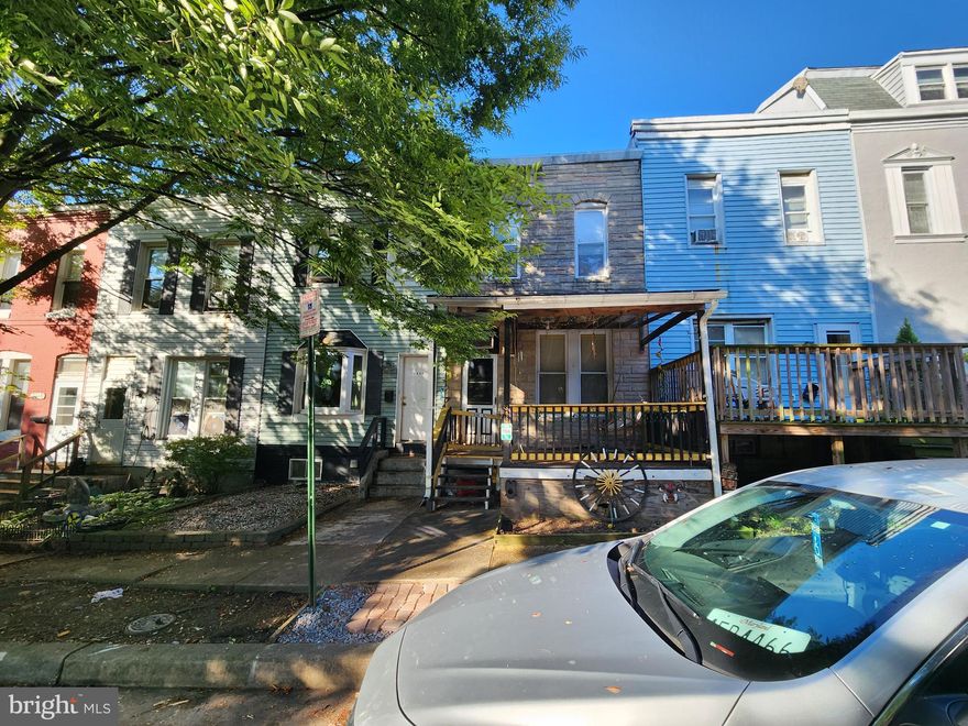 ONLINE AUCTION: Bidding begins 11/11/2025 @ 10:00 AM. Bidding ends 11/13/2025 @ 11:50 AM. List Price is Suggested Opening Bid. Deposit: $15,000.
 
This two-story, porch-front townhome is located in the Woodberry neighborhood of Baltimore City. Residents can enjoy nearby attractions such as Druid Hill Park and The Rotunda Shopping Center. The property is vacant. The property also offers easy vehicular access to I-83 (Jones Falls Expressway), connecting efficiently to Downtown Baltimore and surrounding areas.