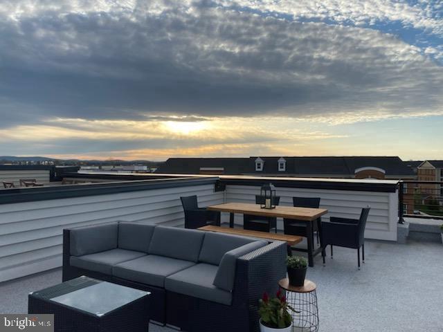 LOUDOUN VALLEY CARLISLE - Residential Lease