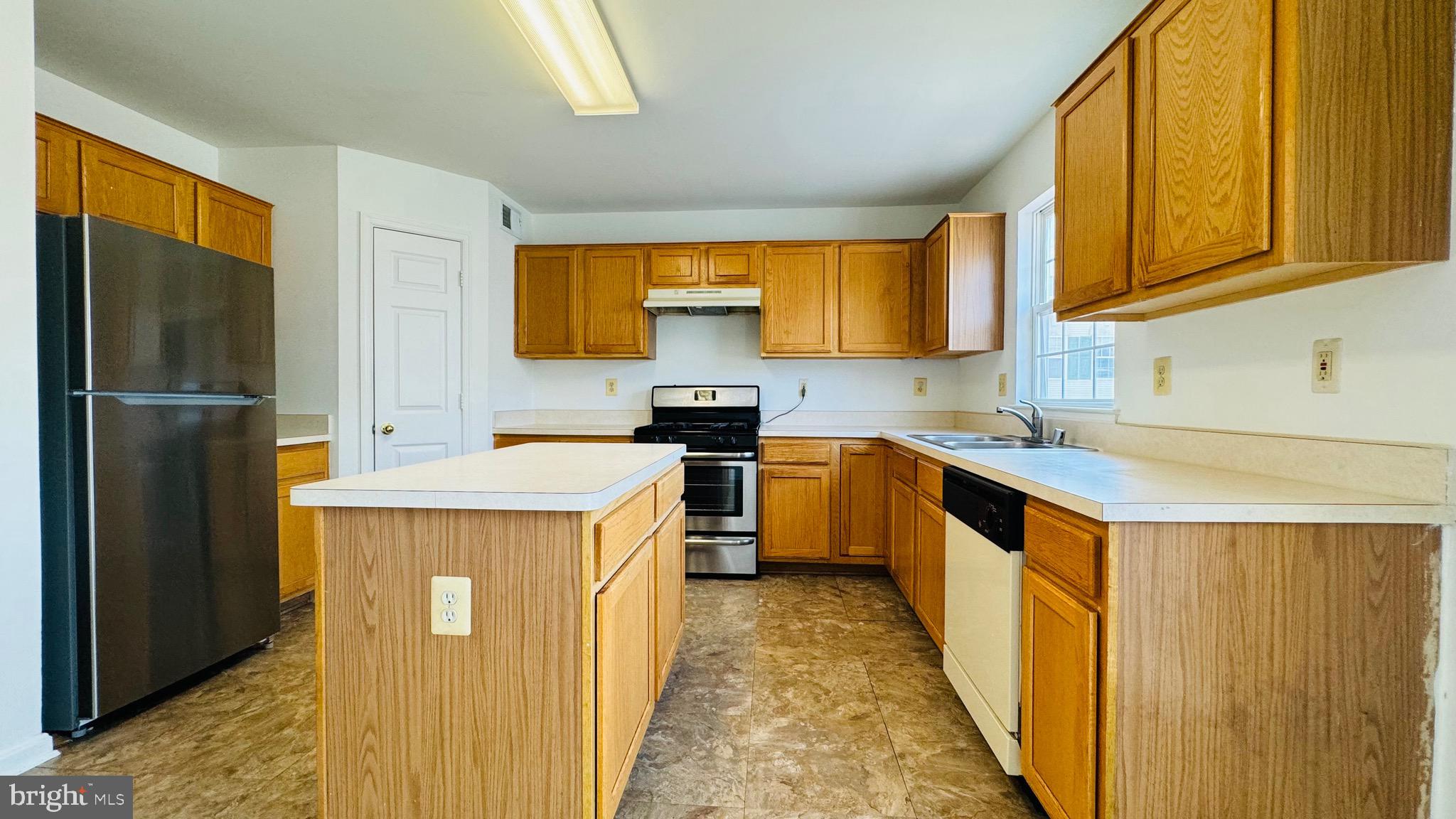 GROVEWOOD - Residential Lease