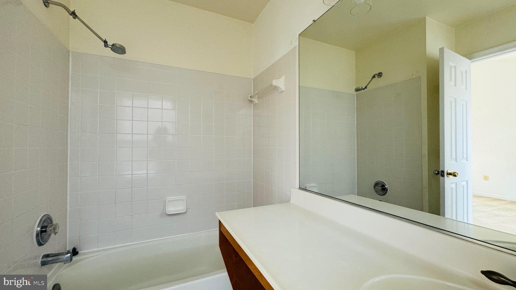 GROVEWOOD - Residential Lease