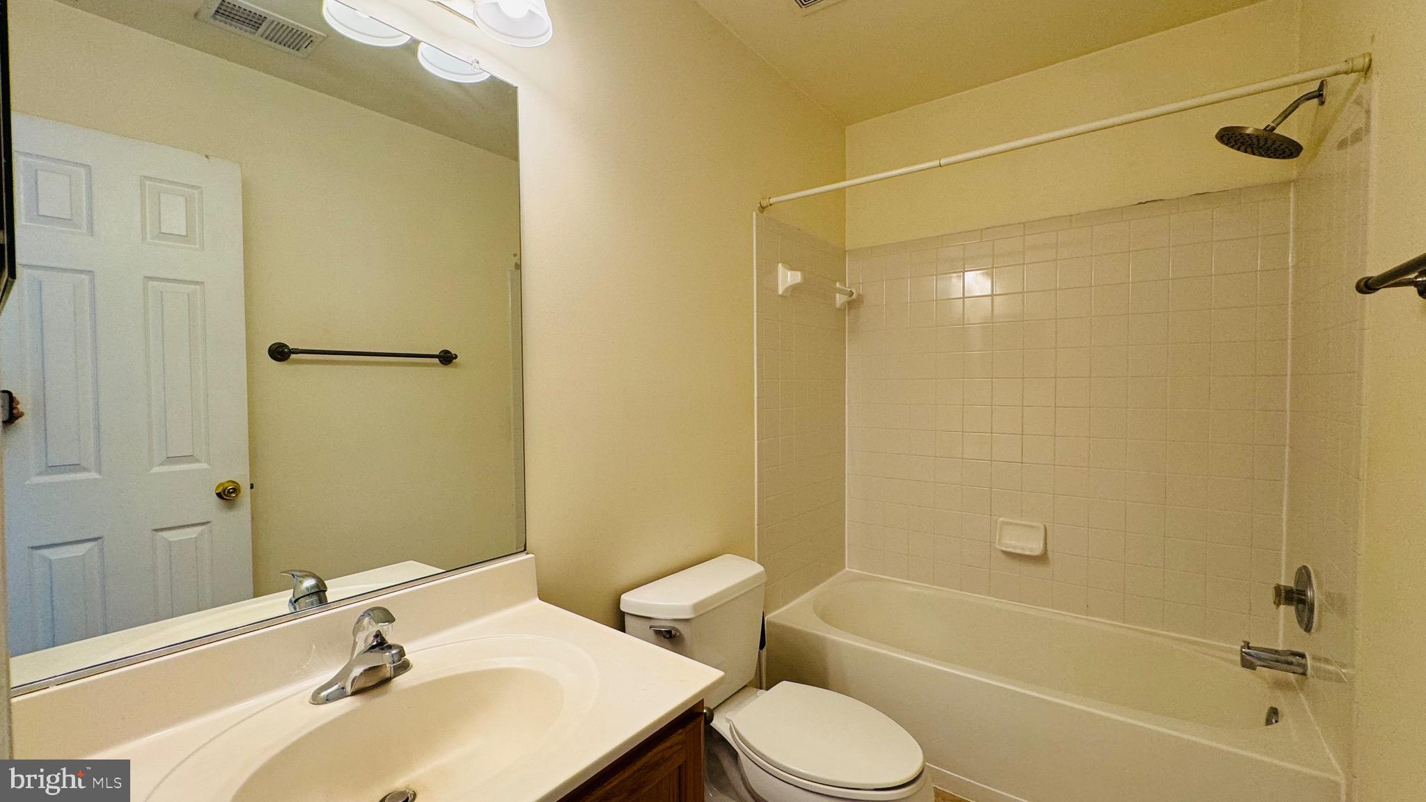 GROVEWOOD - Residential Lease