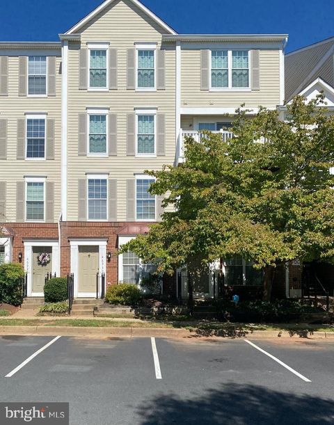 Photo of 46934 Courtyard Square #300, STERLING, VA 20164 (MLS # VALO2118374)