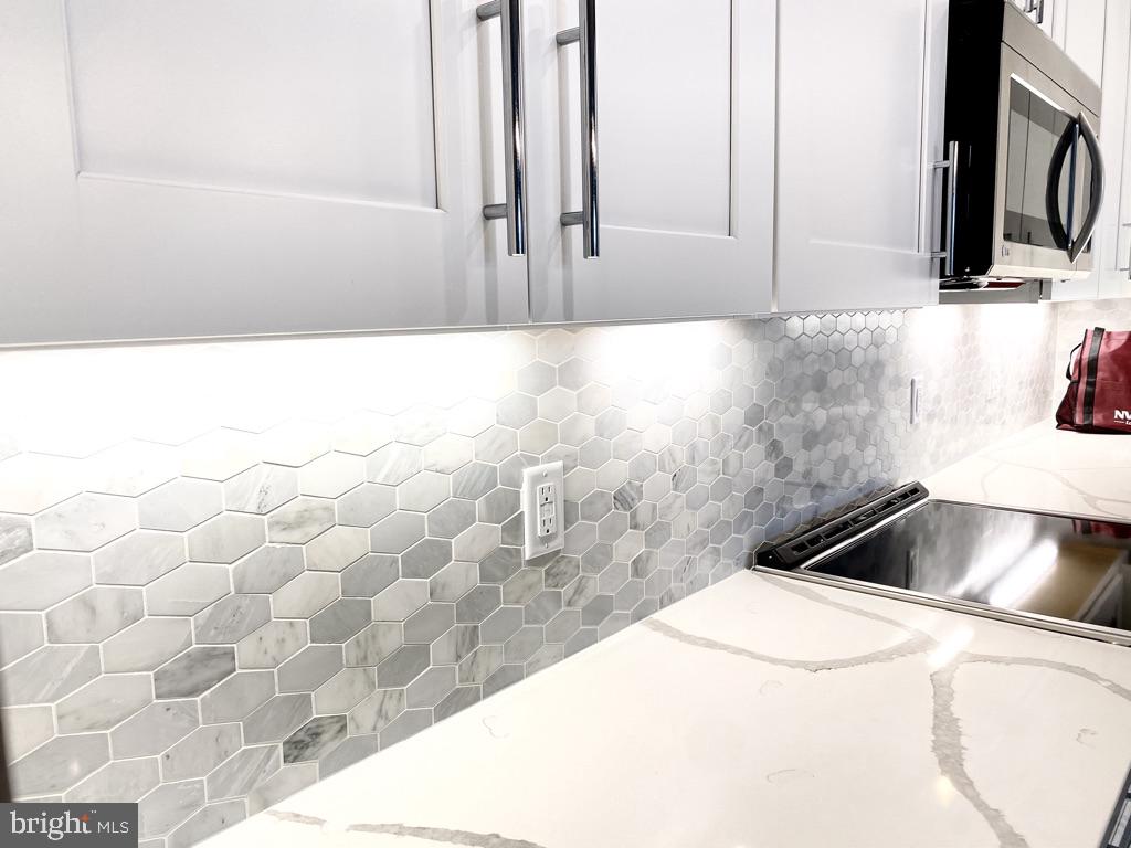 1761 OLD MEADOW ROAD, 223