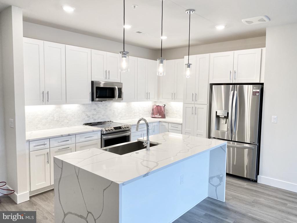 1761 OLD MEADOW ROAD, 223