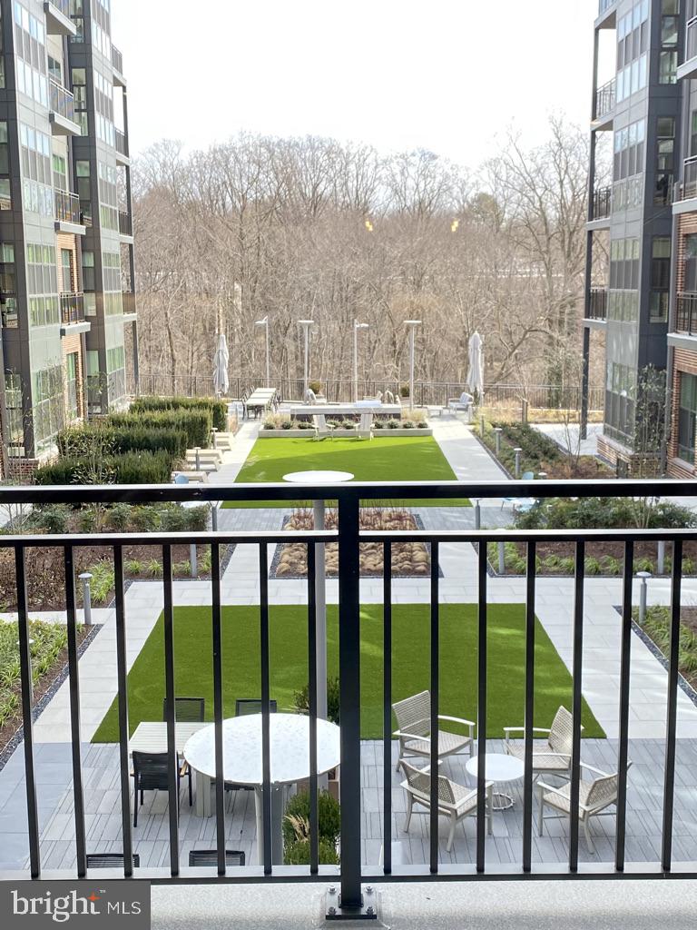 1761 OLD MEADOW ROAD, 223