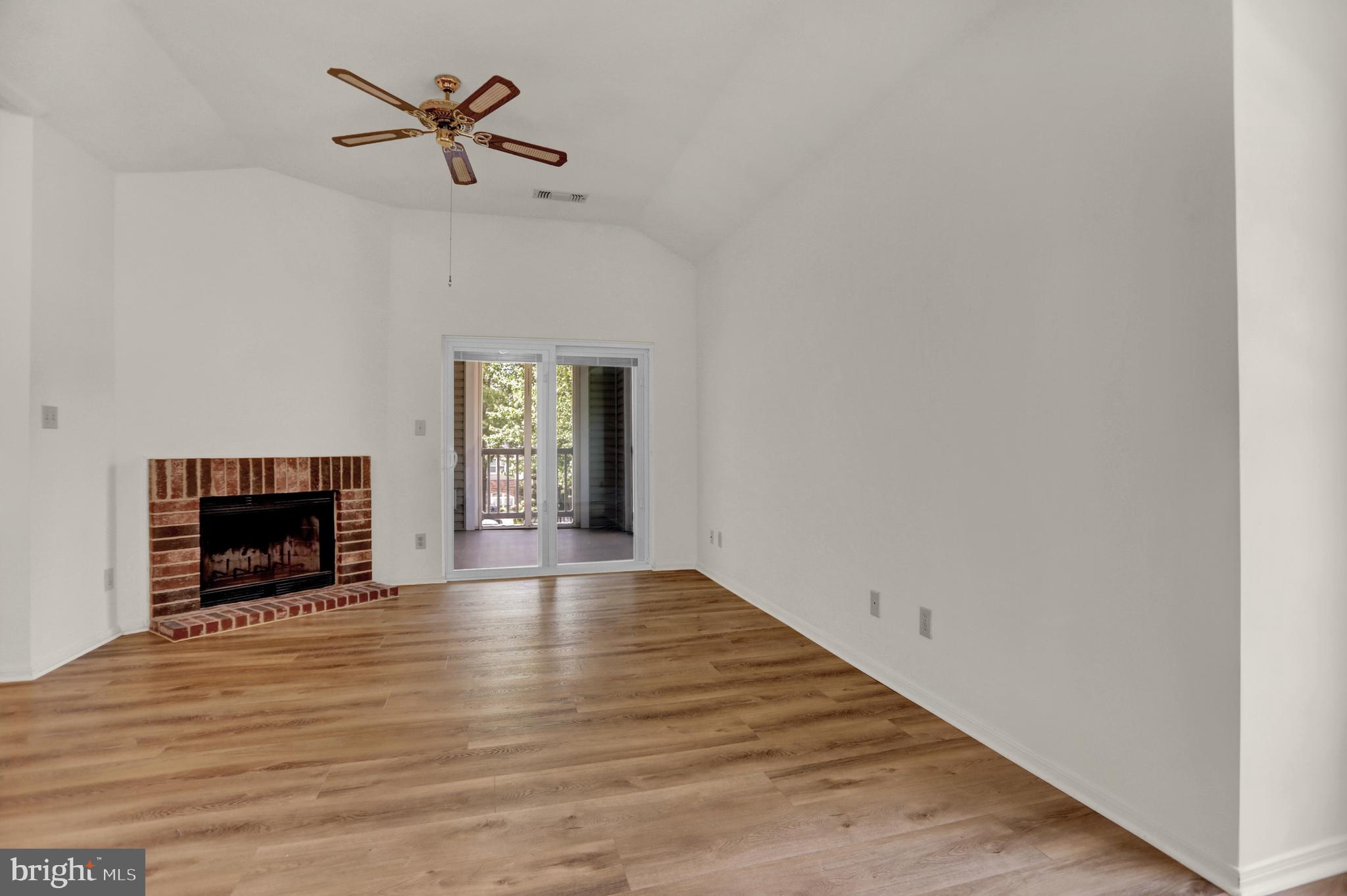 ENGLISH COUNTRY MANOR - Residential Lease