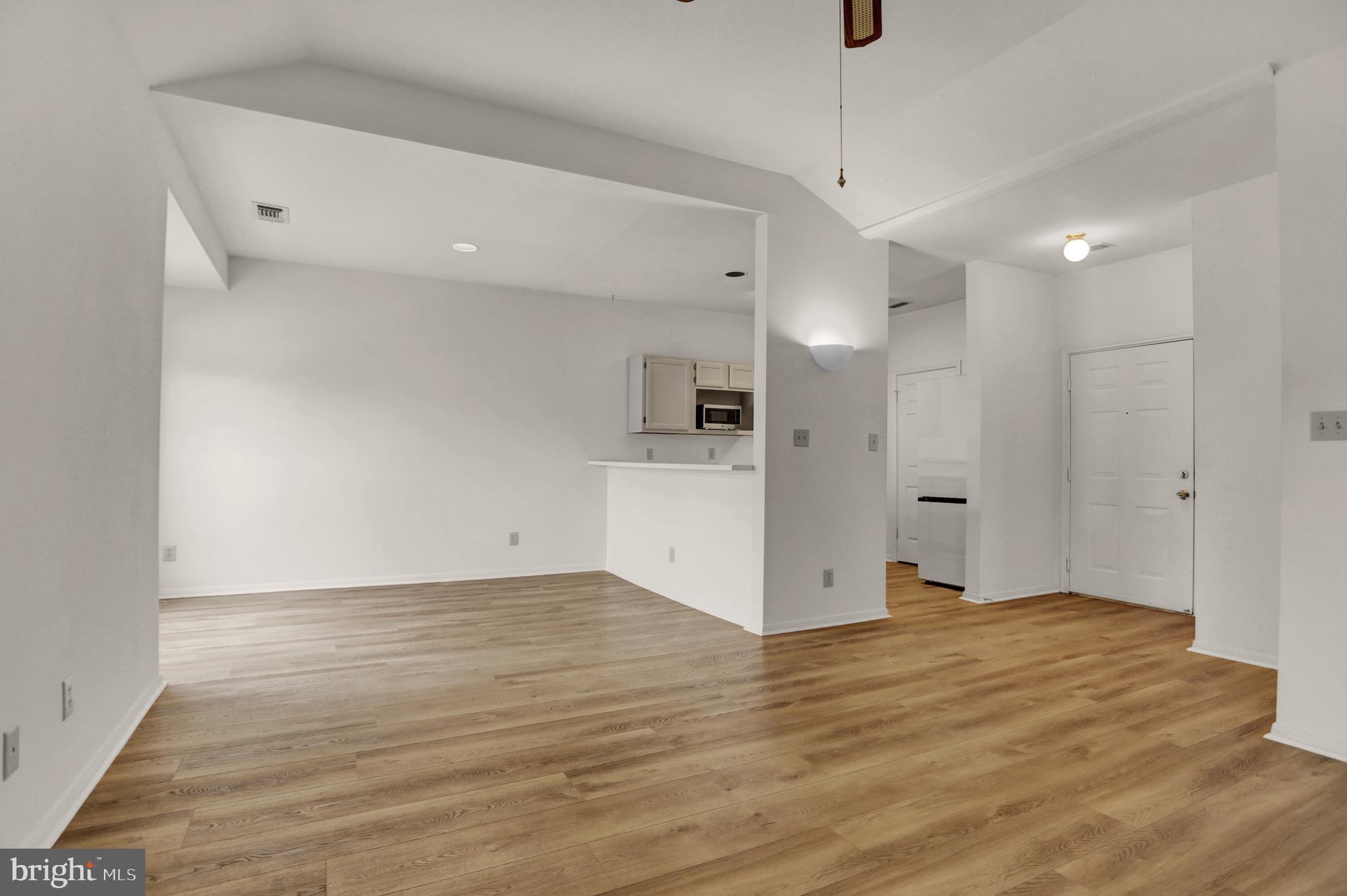 ENGLISH COUNTRY MANOR - Residential Lease