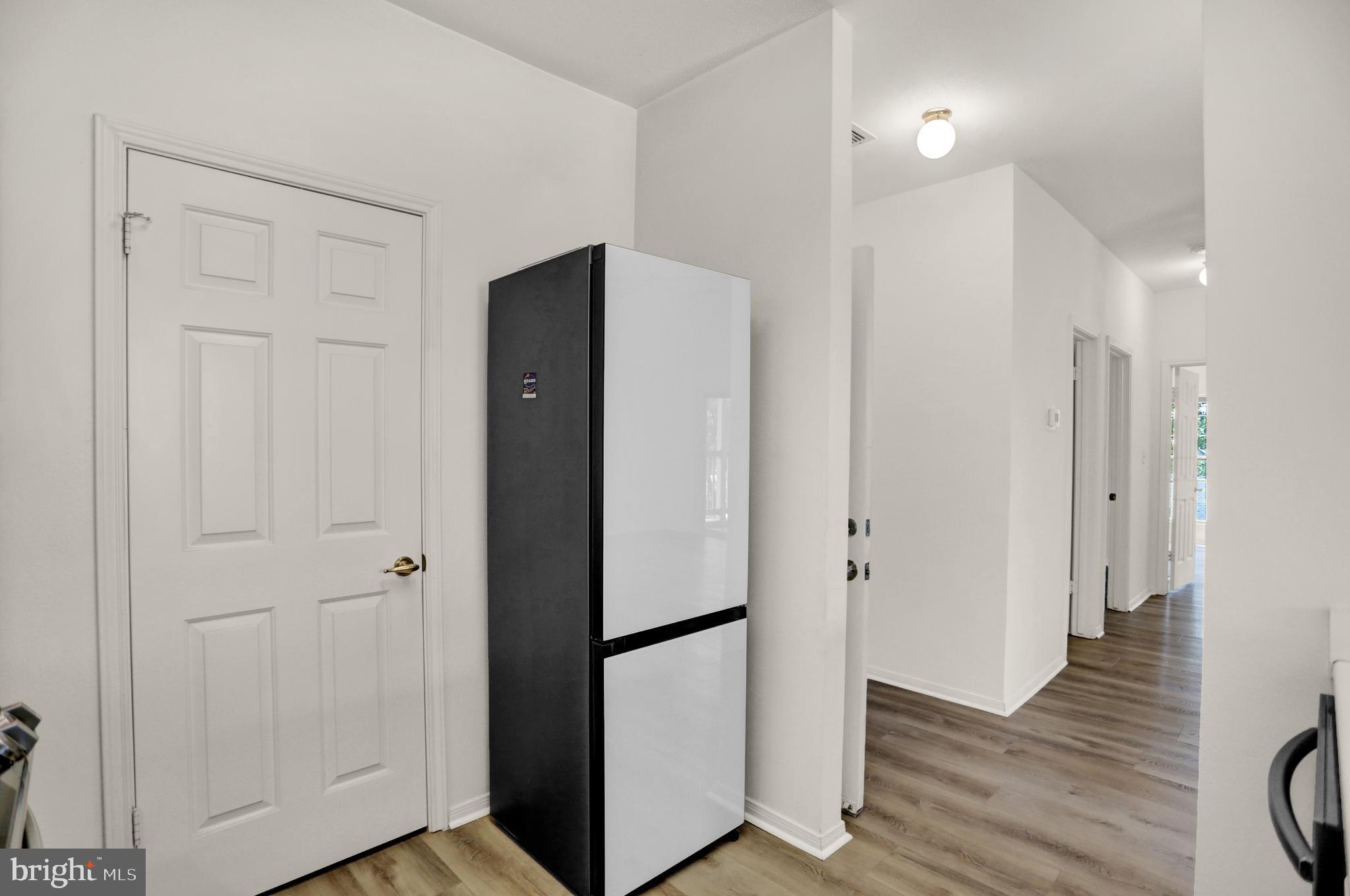 ENGLISH COUNTRY MANOR - Residential Lease