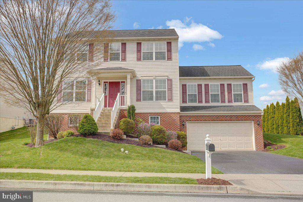 Photo of 1 CAMERON CT, DENVER, PA 17517 (MLS # PALA2032192)