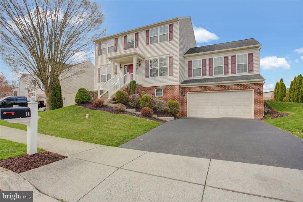 Photo of 1 CAMERON CT, DENVER, PA 17517 (MLS # PALA2032192)