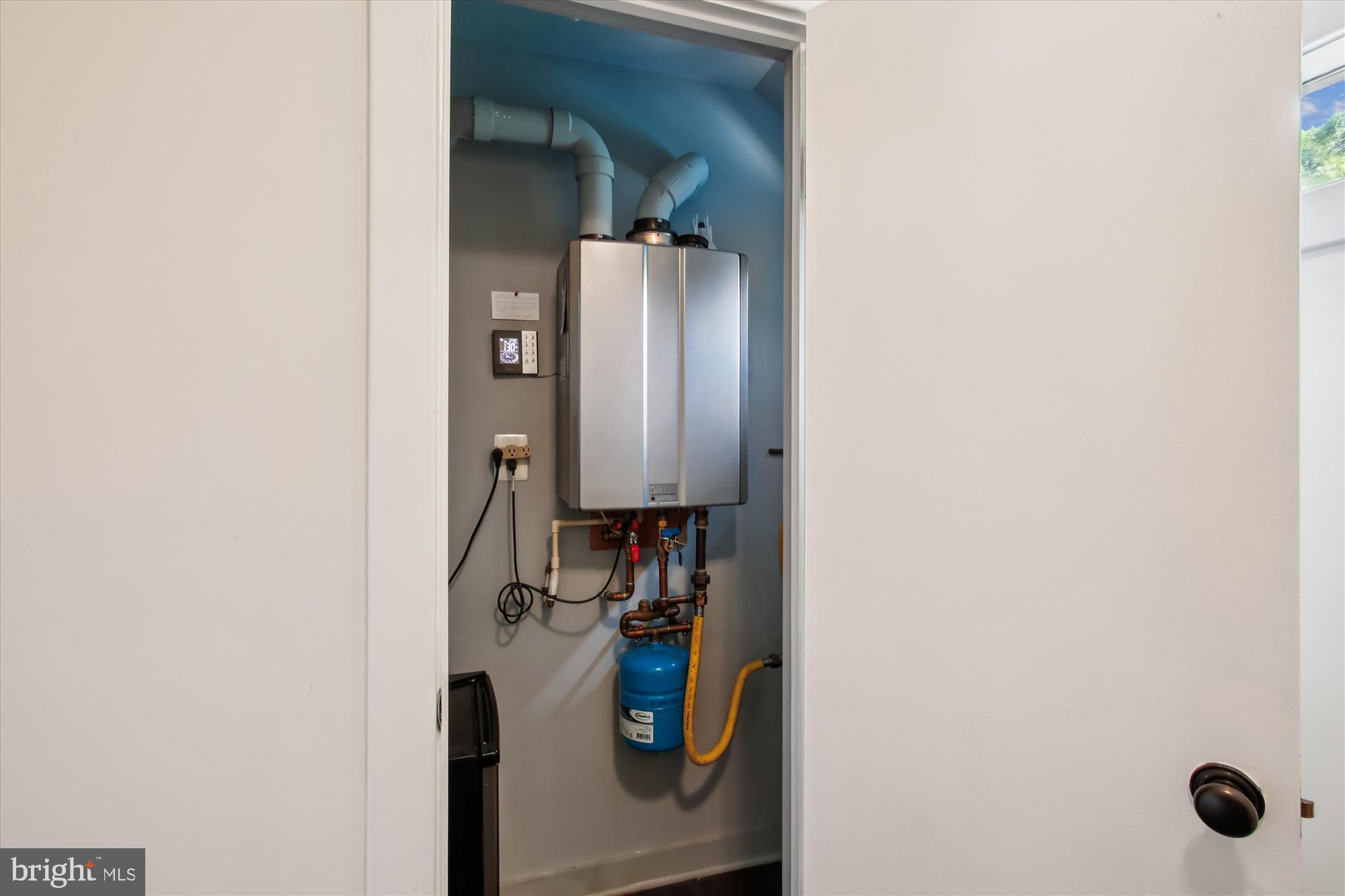 OLD TOWN ALEXANDRIA - Residential Lease