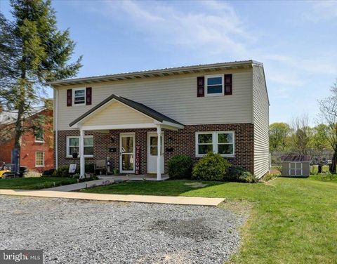 217-219 N LINDEN AVENUE GREENCASTLE PA 17225