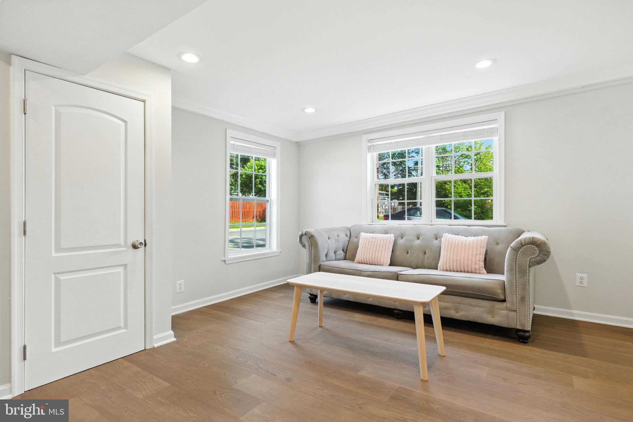 LAUREL - Residential