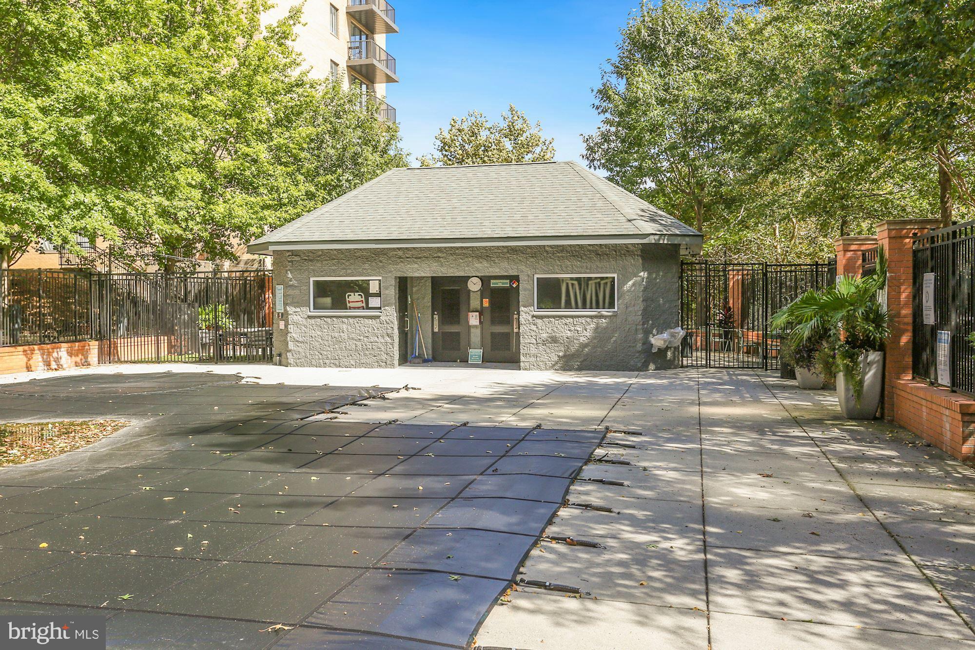 VISTA ON COURTHOUSE - Residential