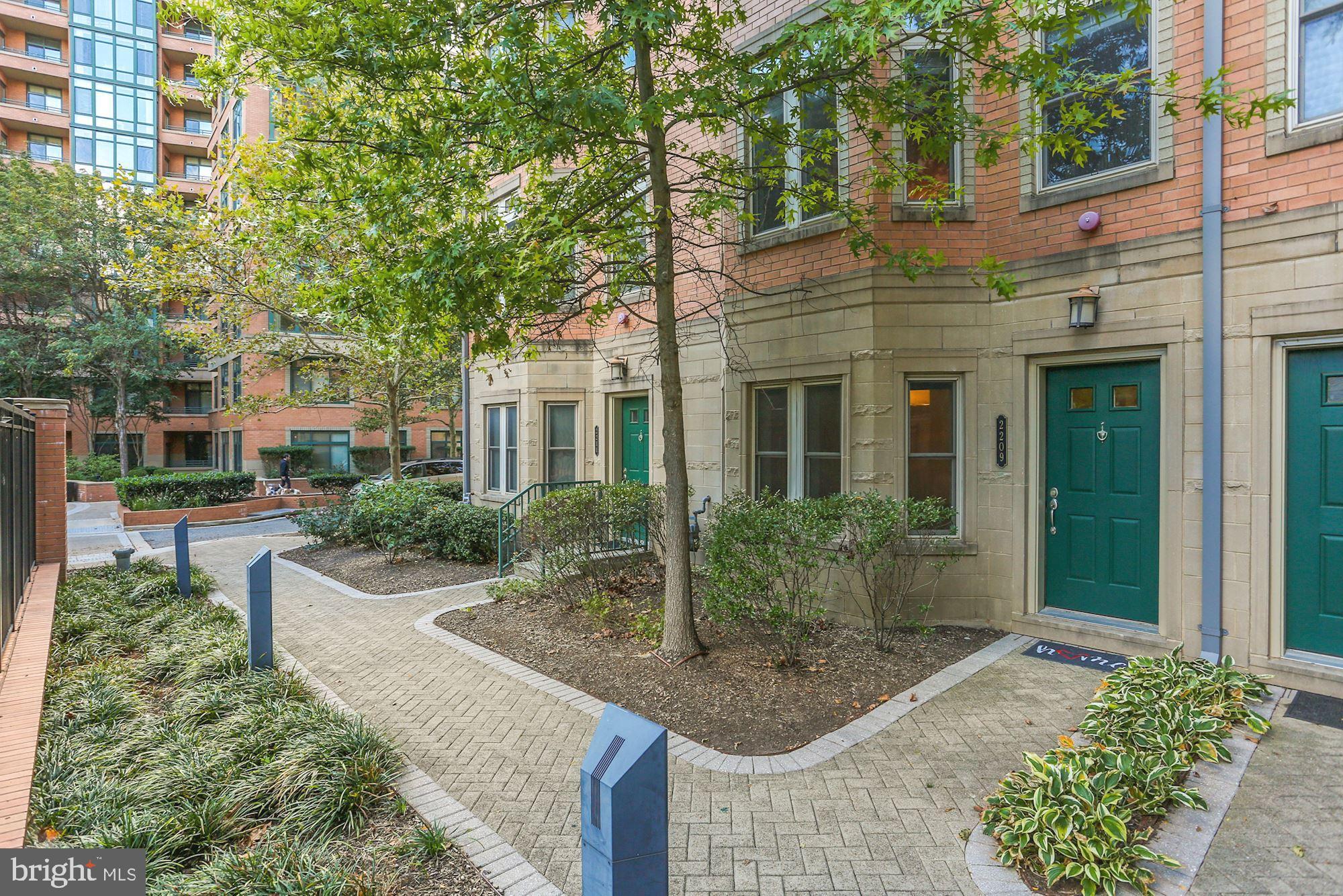 VISTA ON COURTHOUSE - Residential