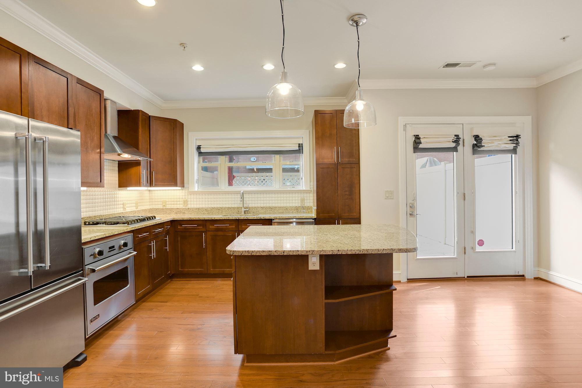 VISTA ON COURTHOUSE - Residential