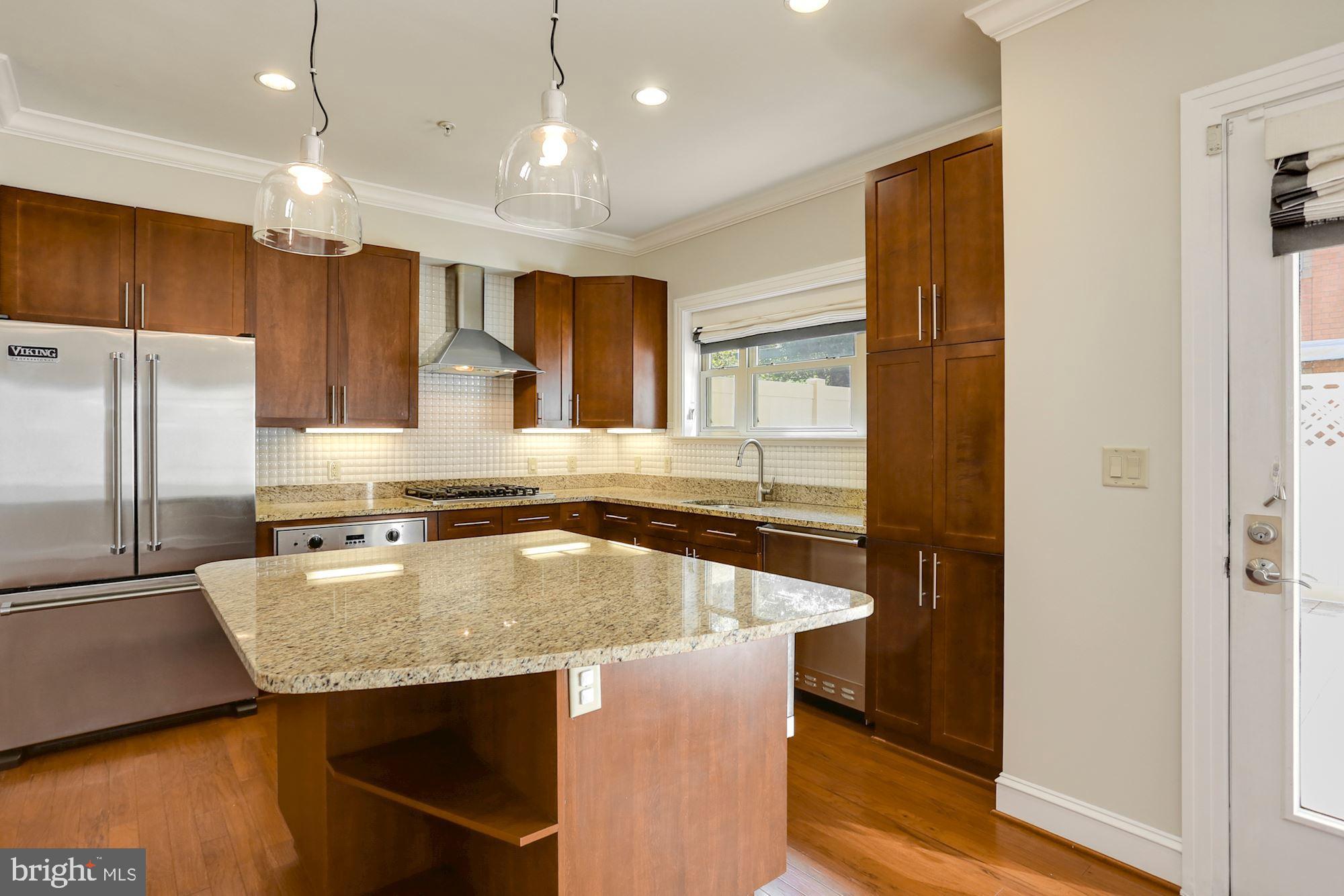 VISTA ON COURTHOUSE - Residential